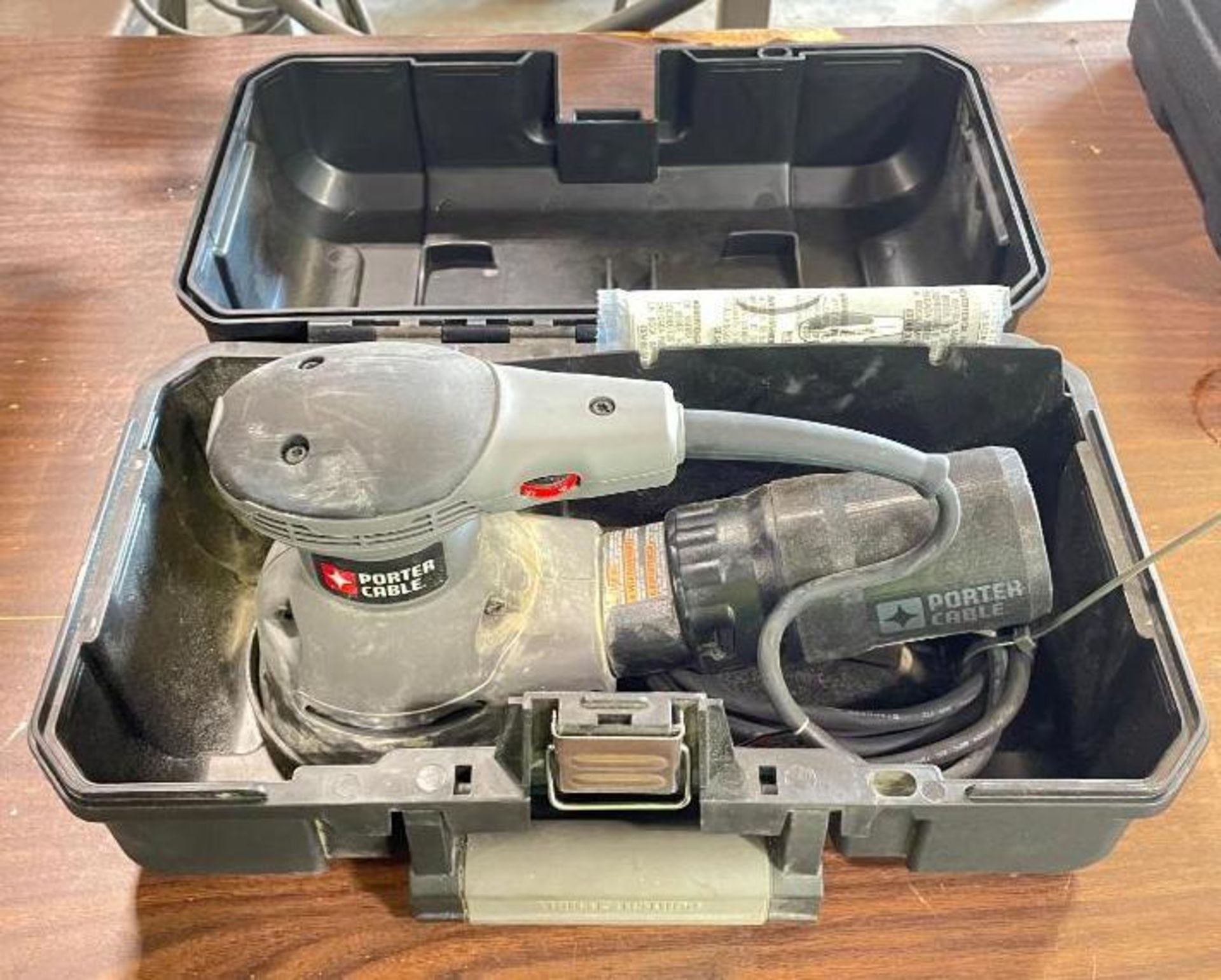 PORTER CABLE 5" CORDED ORBITAL SANDER BRAND/MODEL: PORTER CABLE QTY: 1