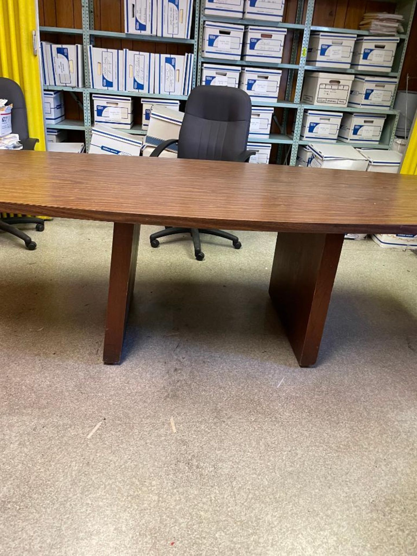 8' CONFERENCE TABLE SIZE: 96"X42"X30" LOCATION: OFFICE QTY: 1 - Image 2 of 5