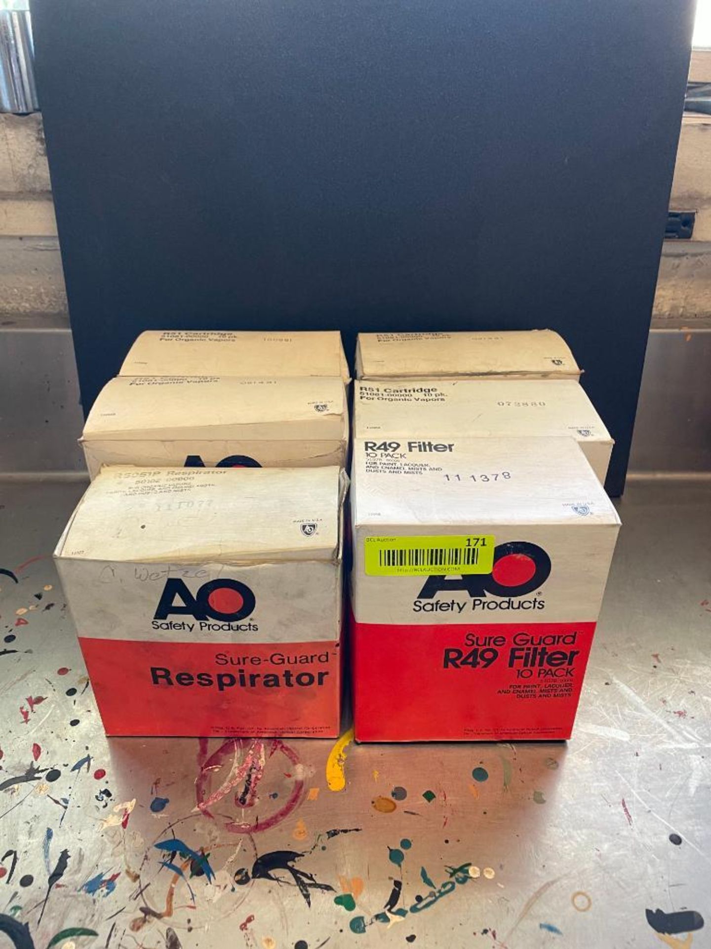 ASSORTED SURRE GUARD RESPIRATOR FILTERS R-49 LOCATION PAINT ROOM QTY: 1 - Image 3 of 5