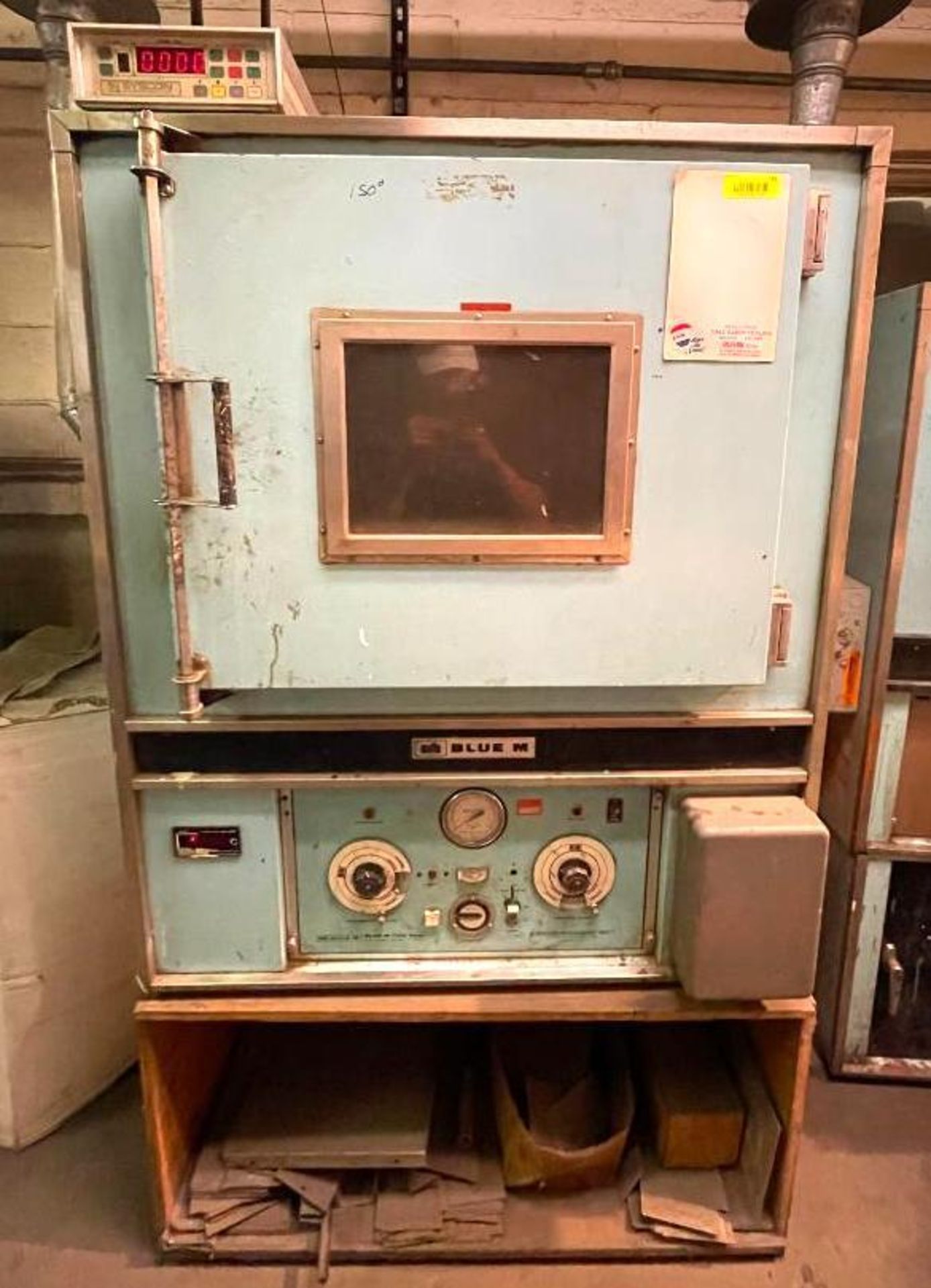 BLUE M POWER-O-MATIC 70 INDUSTRIAL OVEN W/ SYSCON DIGITAL TEMPERATURE INDICATOR BRAND/MODEL: BLUE M - Image 3 of 12