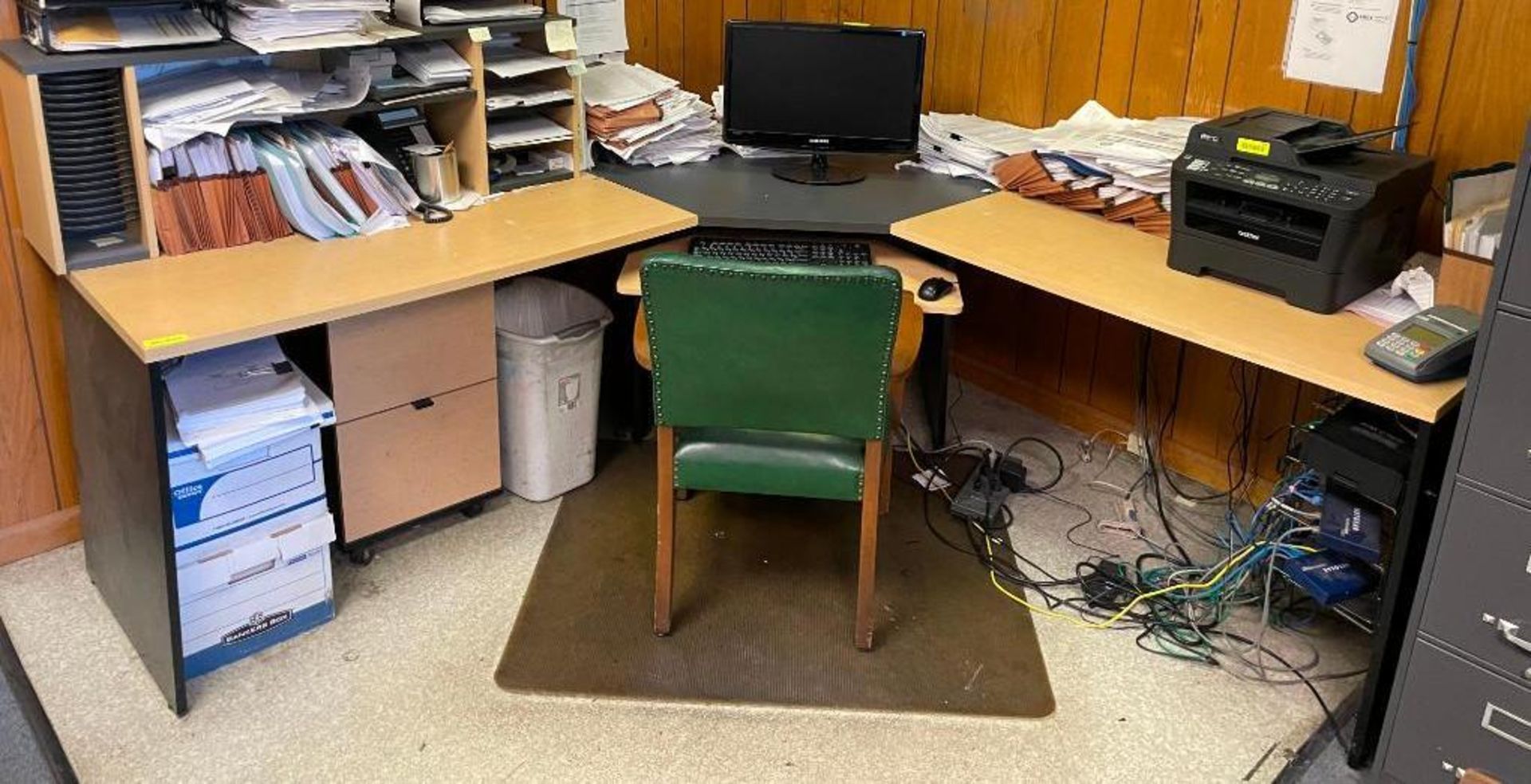 L-SHAPED OFFICE DESK WITH CHAIR INFORMATION: CONTENTS NOT INCLUDED LOCATION: OFFICE QTY: 1