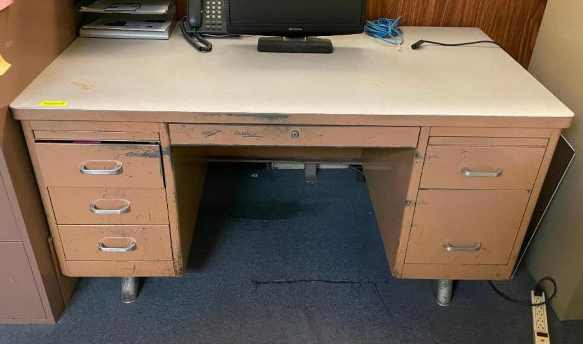 5' METAL DESK LOCATION: OFFICE QTY: 1