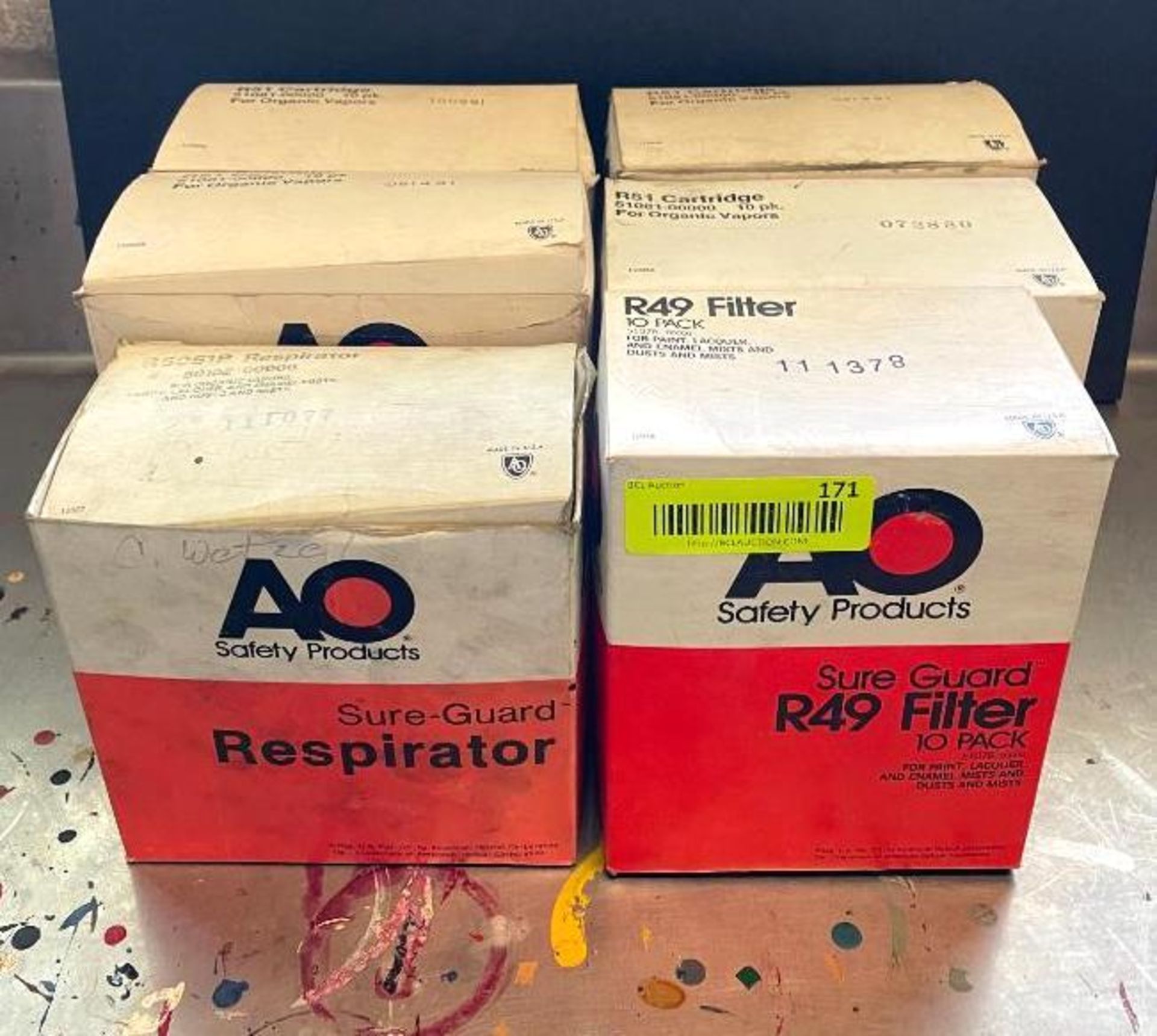 ASSORTED SURRE GUARD RESPIRATOR FILTERS R-49 LOCATION PAINT ROOM QTY: 1 - Image 2 of 5