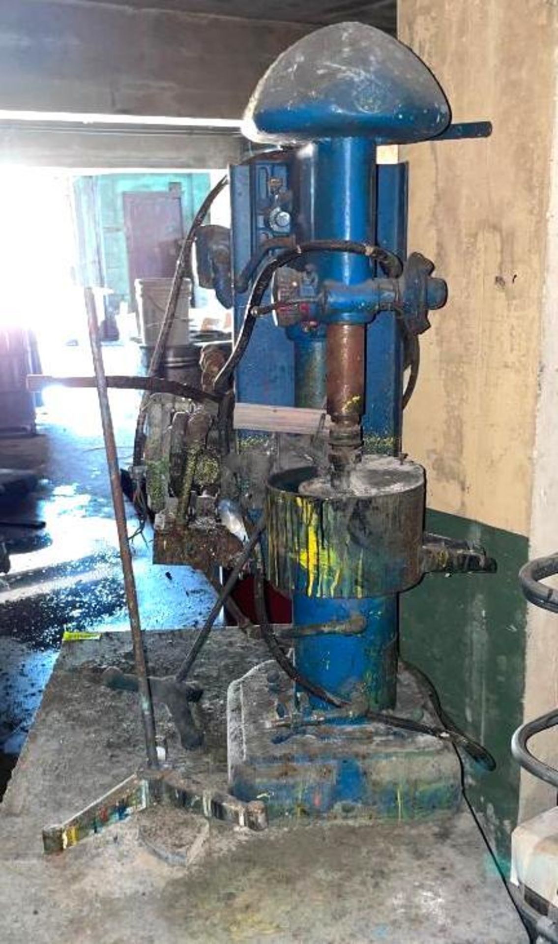 INDUSTRIAL PAINT MIXER LOCATION: RIGHT WAREHOUSE QTY: 1