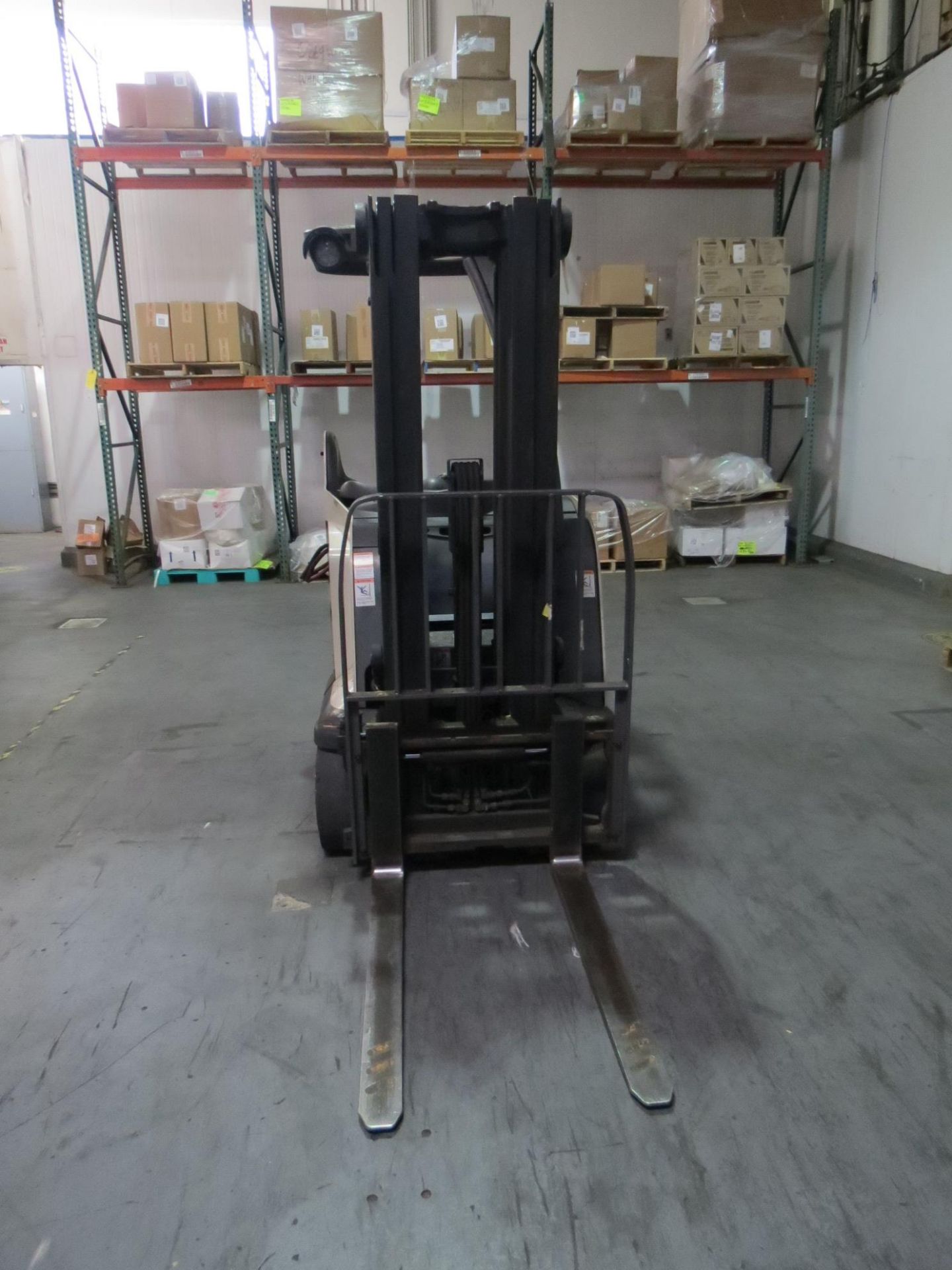 Crown S500 Series Electric Stand up Forklift, SN: 1A358015 with VFORCE V-HFM Series Battery Charger - Image 3 of 9