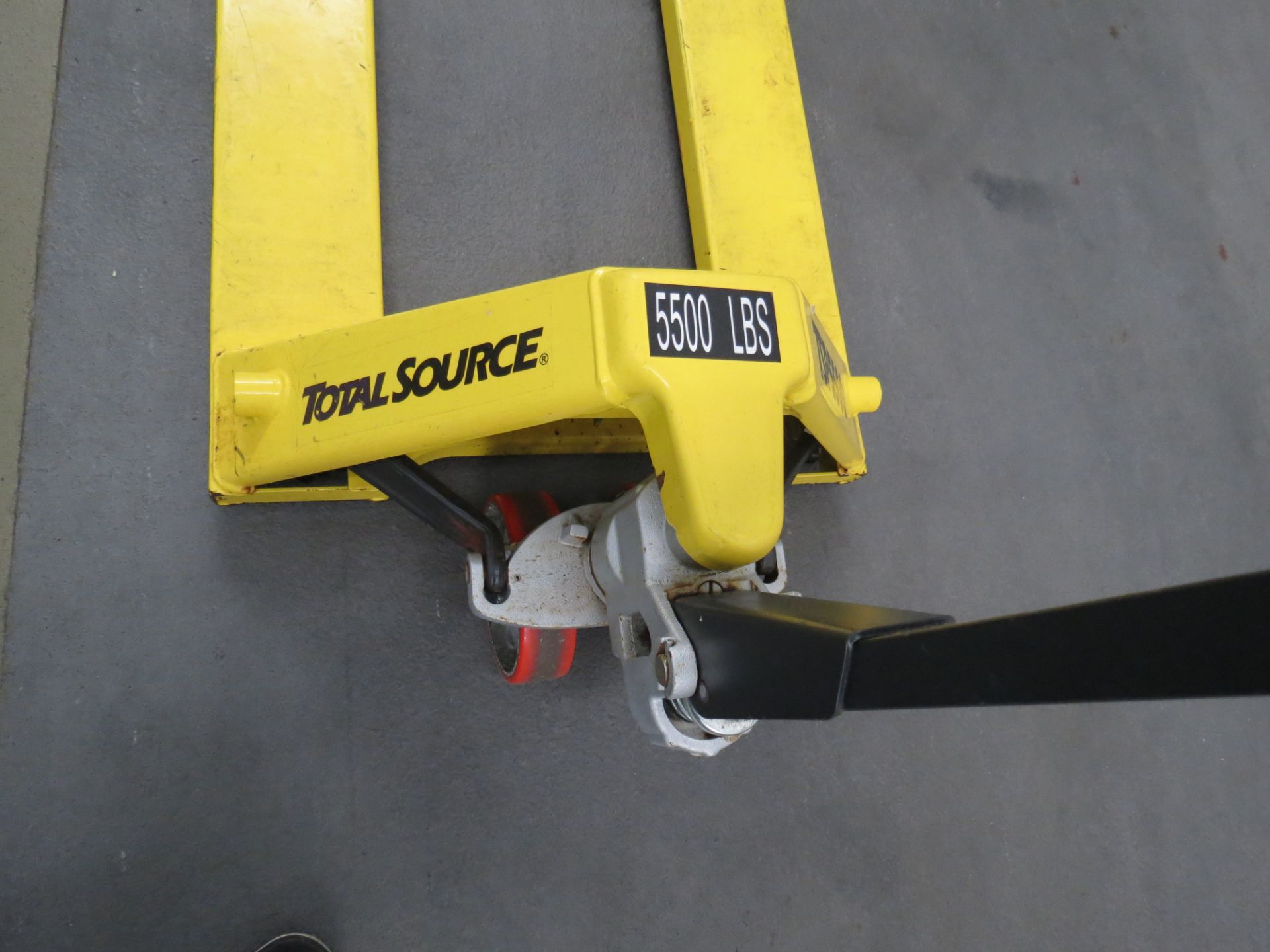 Total Source 5500 lbs. Pallet Jack - Image 4 of 4