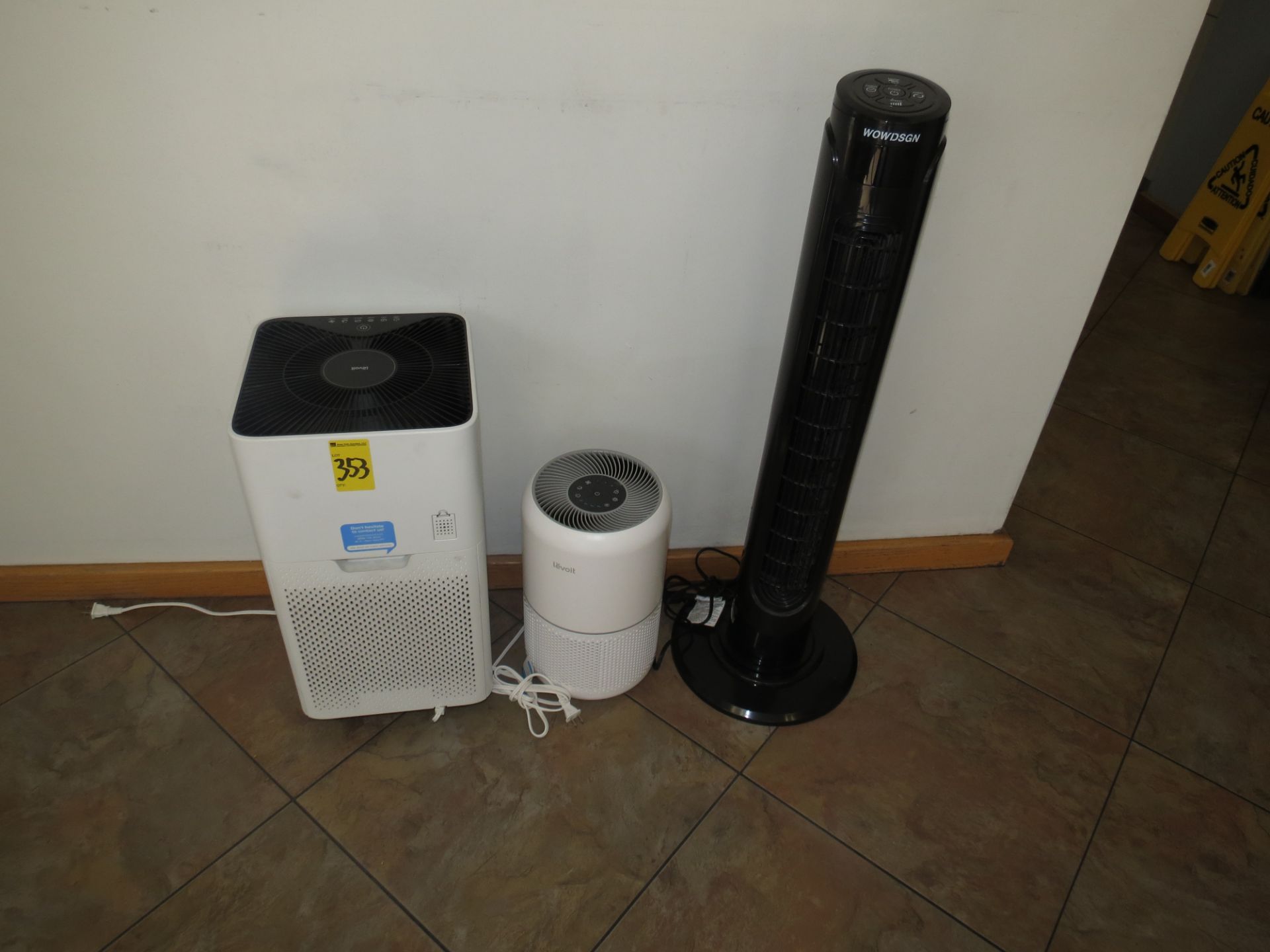 Lot Wowdsgn Oscillating Fan & (2) Assorted Levoit Air Purifiers
