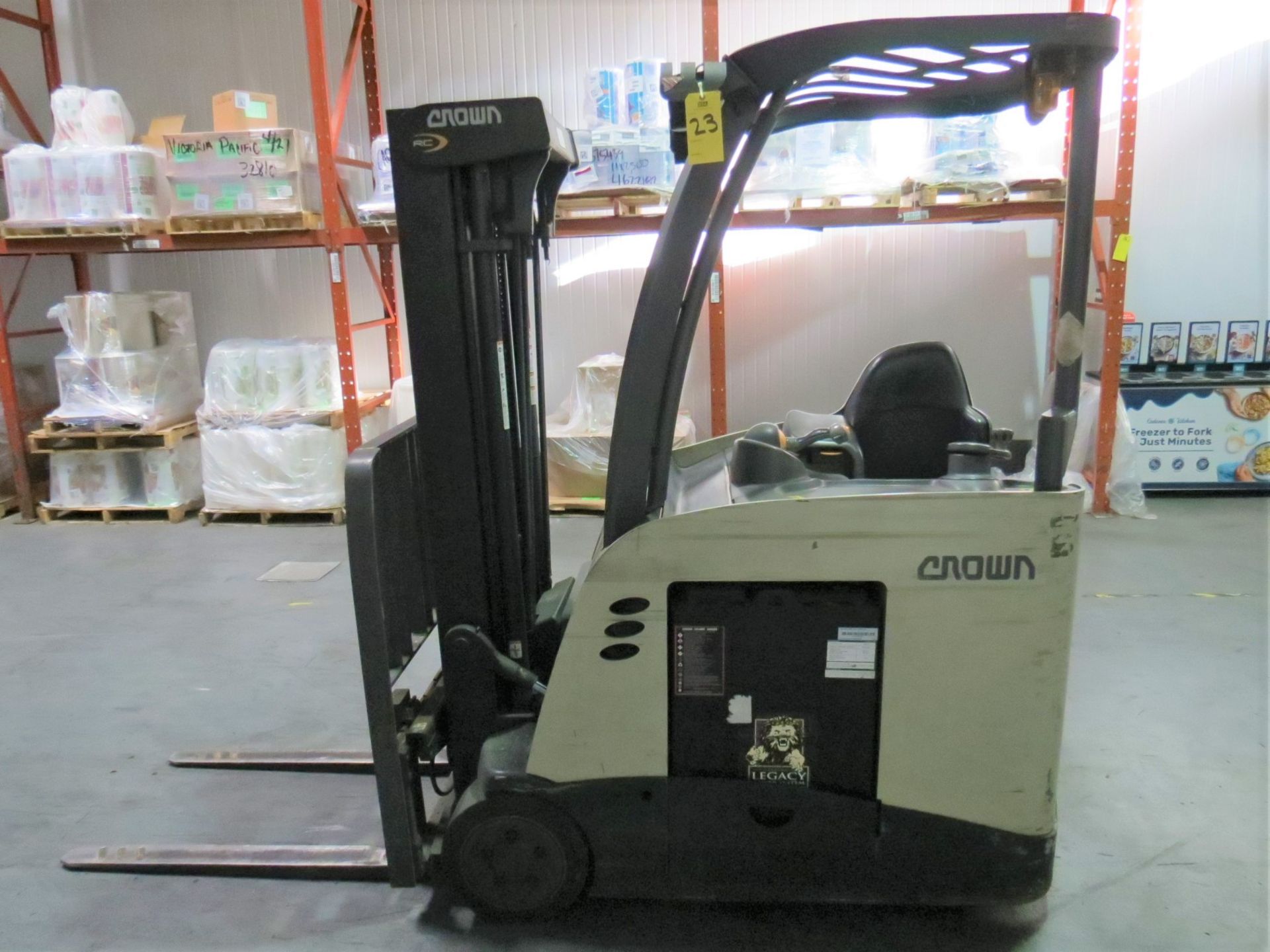 Crown S500 Series Electric Stand up Forklift, SN: 1A358015 with VFORCE V-HFM Series Battery Charger - Image 6 of 9
