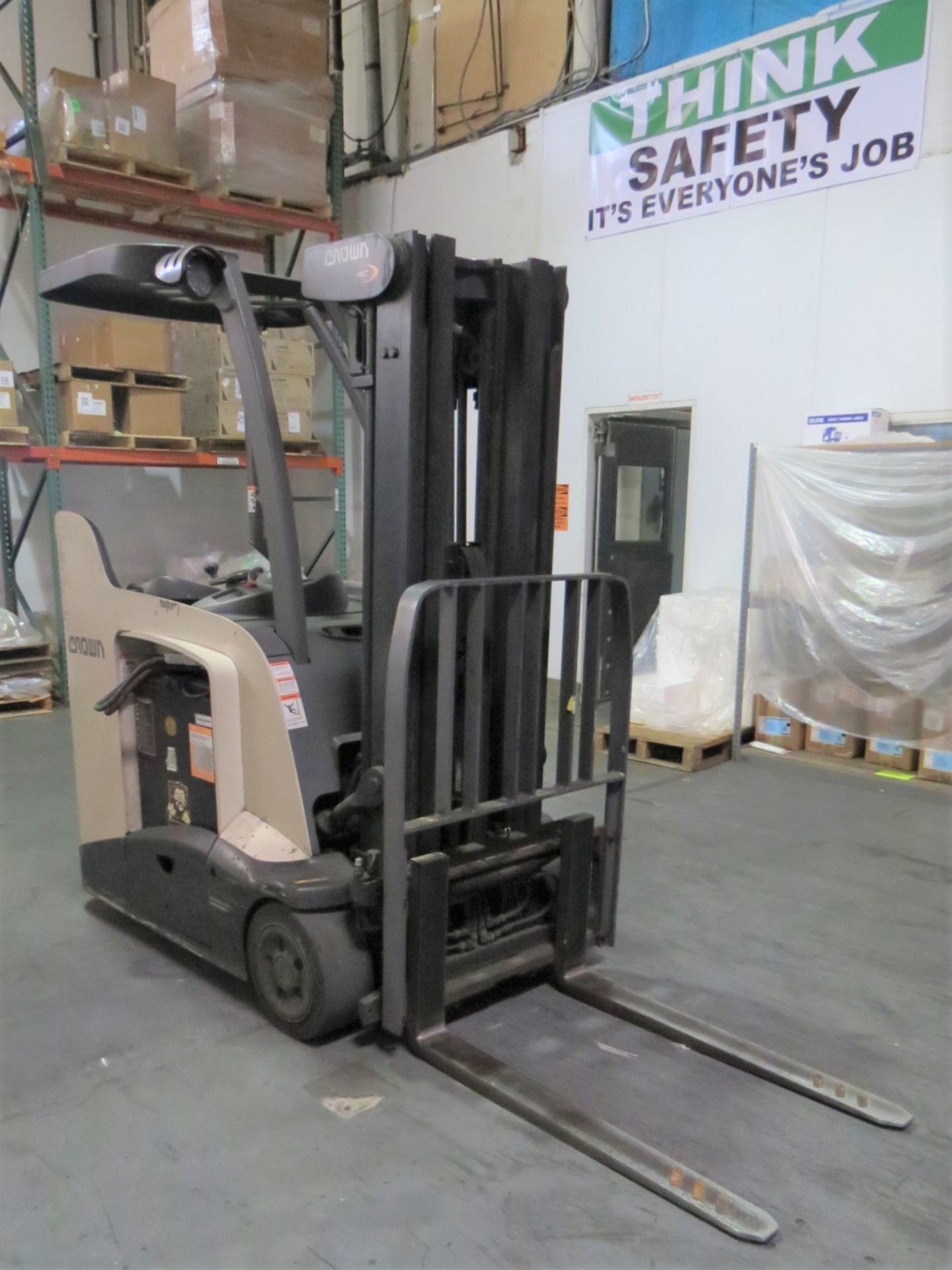 Crown S500 Series Electric Stand up Forklift, SN: 1A358015 with VFORCE V-HFM Series Battery Charger - Image 2 of 9
