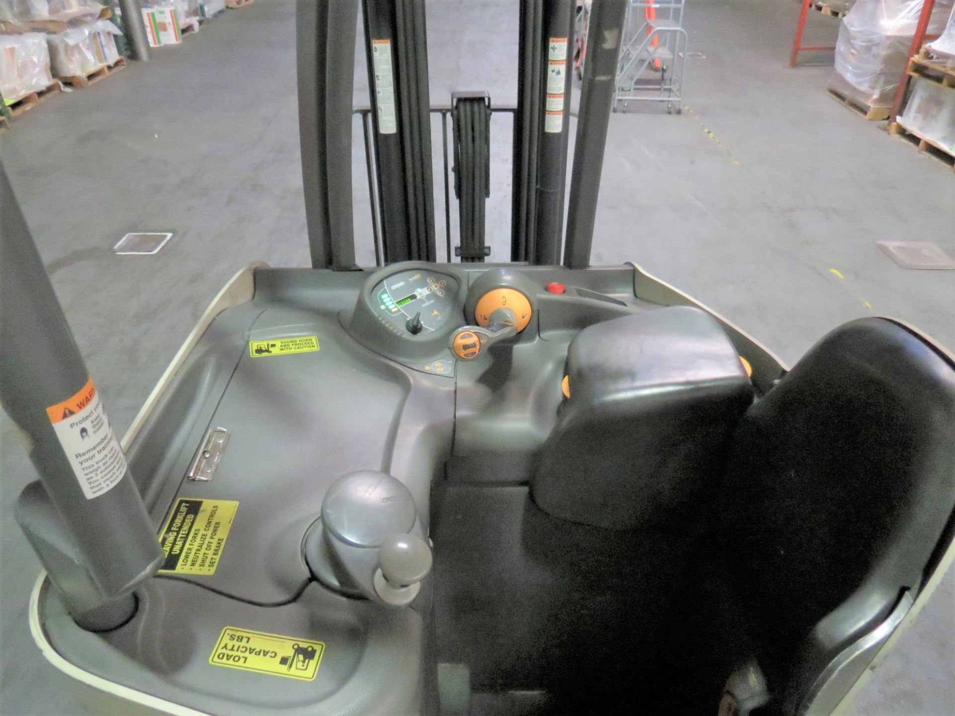 Crown S500 Series Electric Stand up Forklift, SN: 1A358015 with VFORCE V-HFM Series Battery Charger - Image 7 of 9