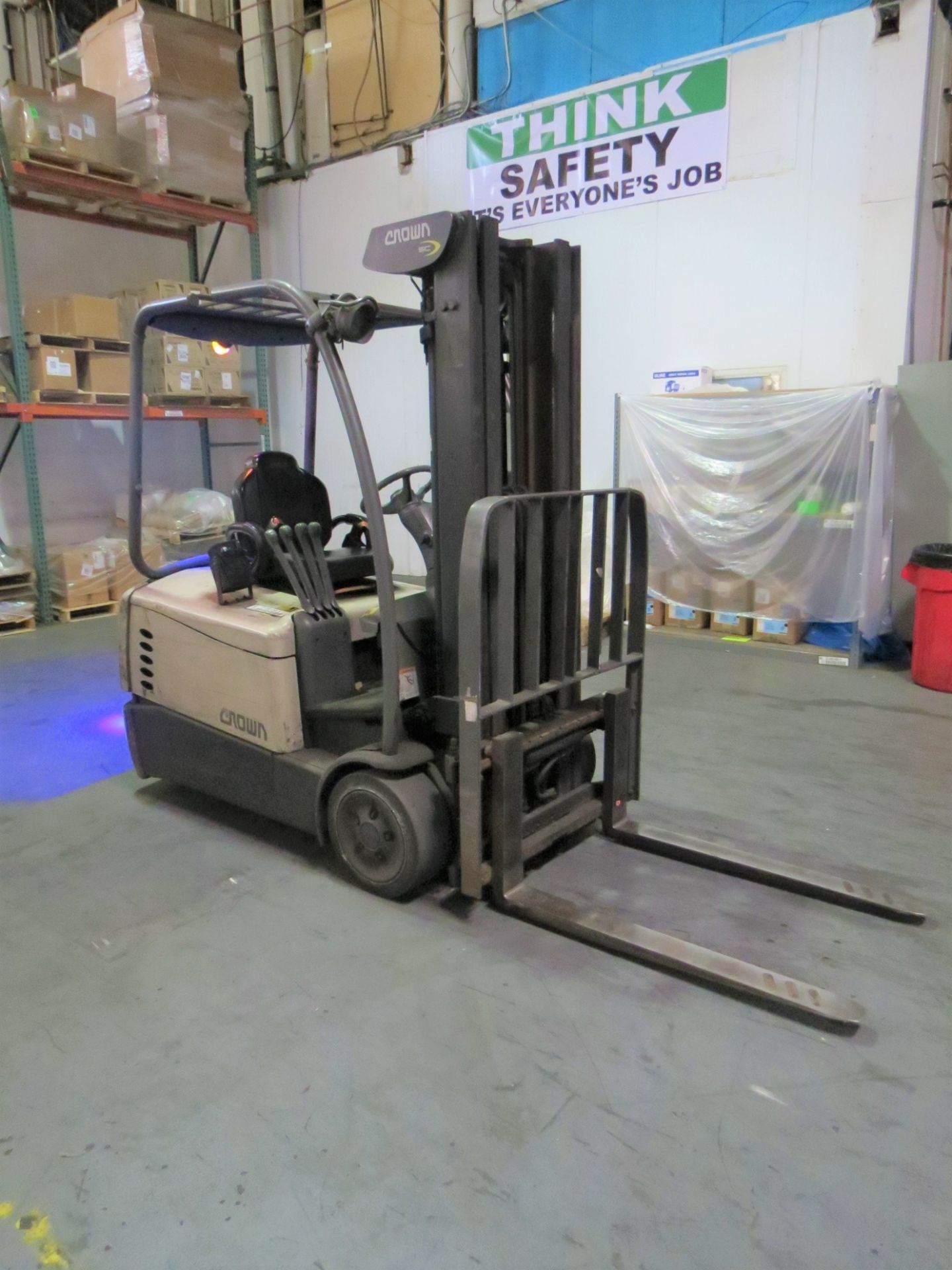 Crown SC200 Series Electric Sit Down Forklift, SN: 9A1925-45 with VFORCE V-HFE Series Battery - Image 3 of 9