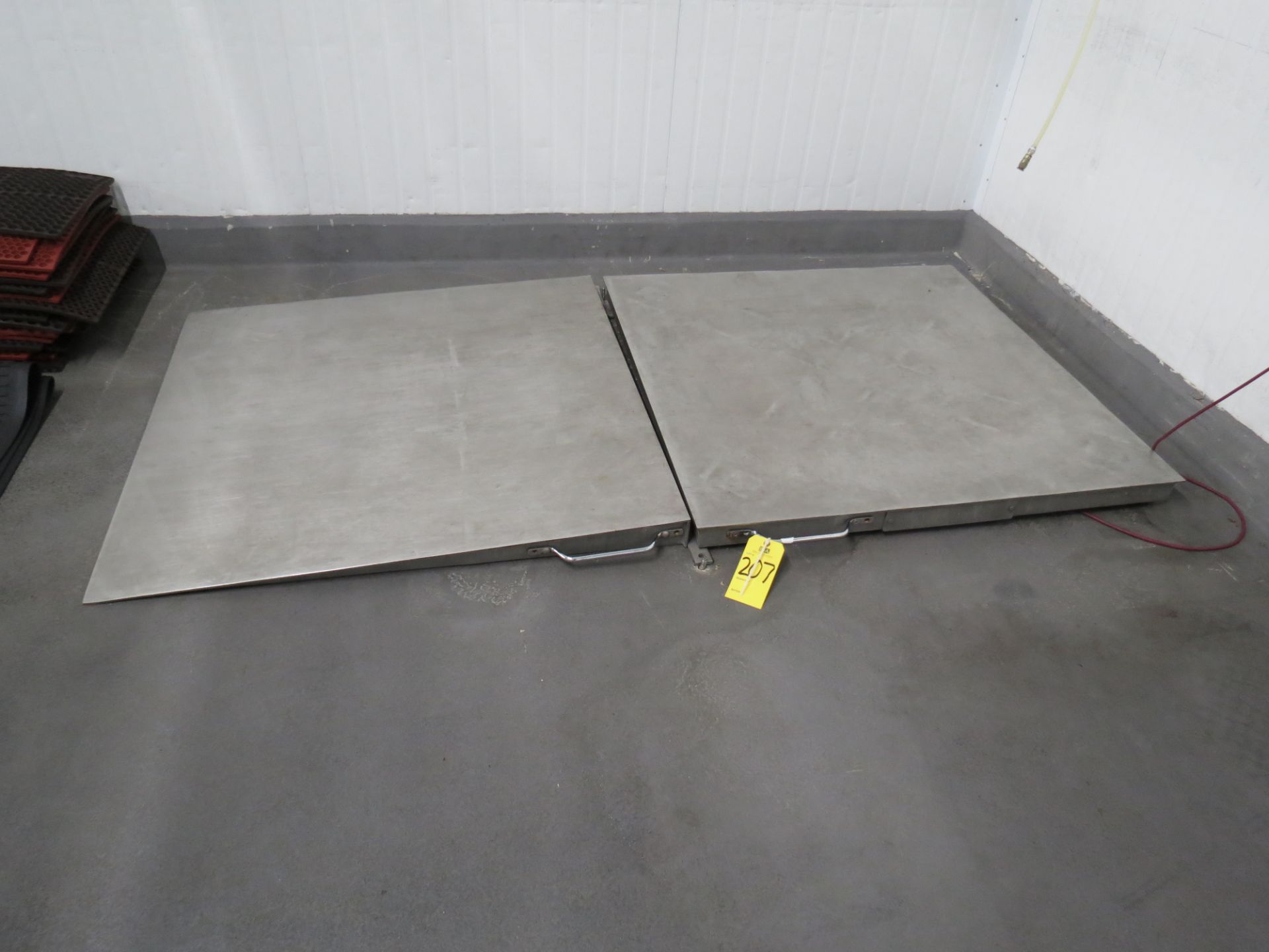 Defender 3000 XtremeW 4ft x 4ft Smooth Aluminum Platform Scale with Ramp - Image 2 of 3