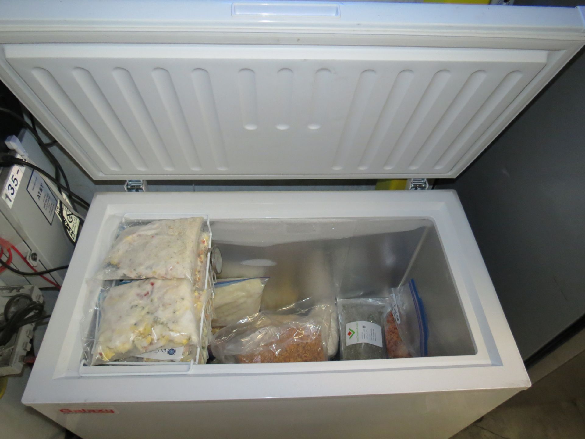 Galaxy Model 177CF7 Chest Freezer White - Image 2 of 3