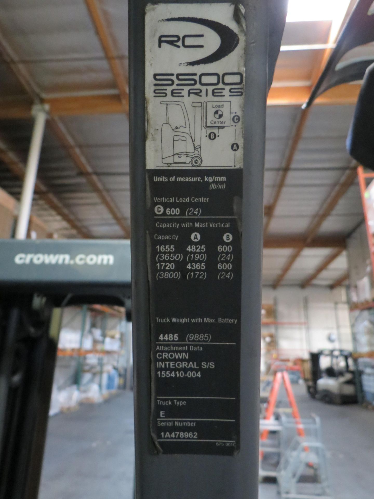 Crown S500 Series Electric Stand up Forklift, SN: 1A478962 with VFORCE V-HFM Series Battery Charger - Image 7 of 8