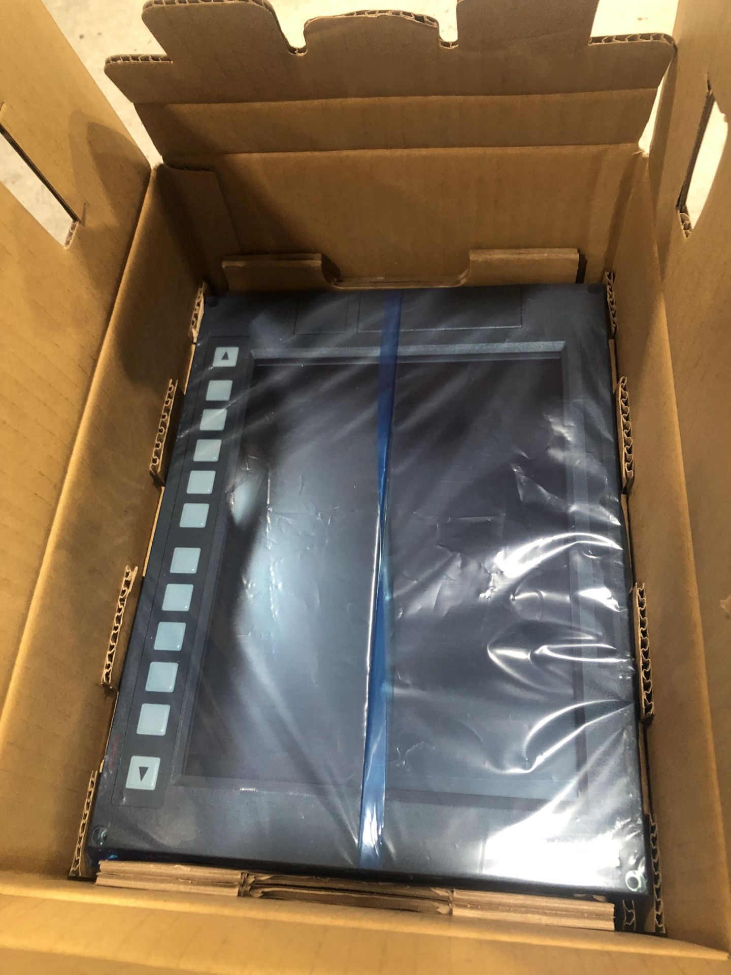 NEW IN BOX Fanuc 10.4" LCD Monitor Unit, A02B-0319-D600