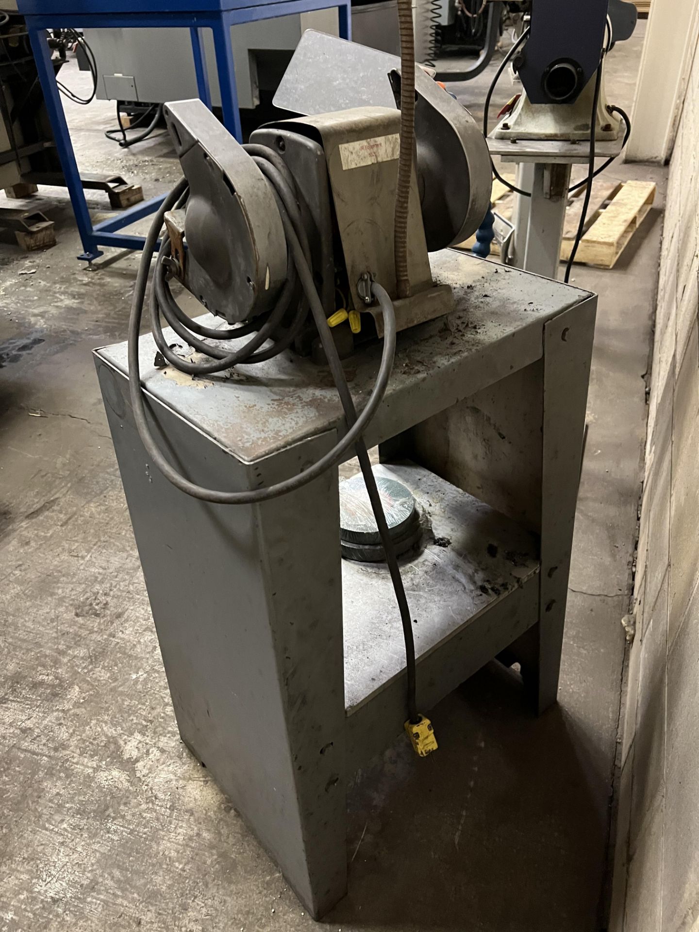 Double Disc 1/2 HP Bench Grinder - Image 3 of 6