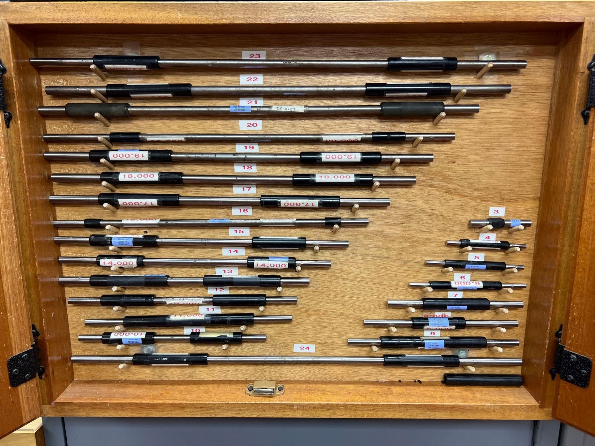 Stanley Vidmar 1 Door / 3 shelf Cabinet w/ OD Micrometer Standards in case - Image 2 of 3