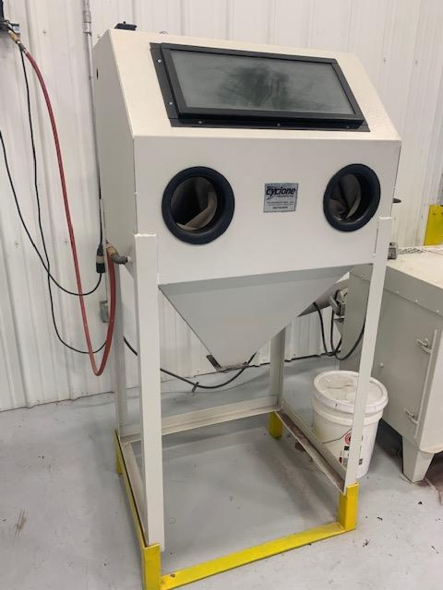 24in x 30in x 24in Cyclone Sand Blast Cabinet w/ Dustvent Dust Collector, 120V - Image 2 of 7