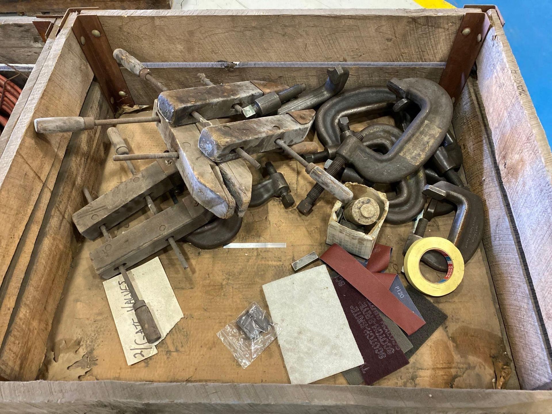 Lot of heavy duty C-clamps and wood clamps - Image 5 of 5