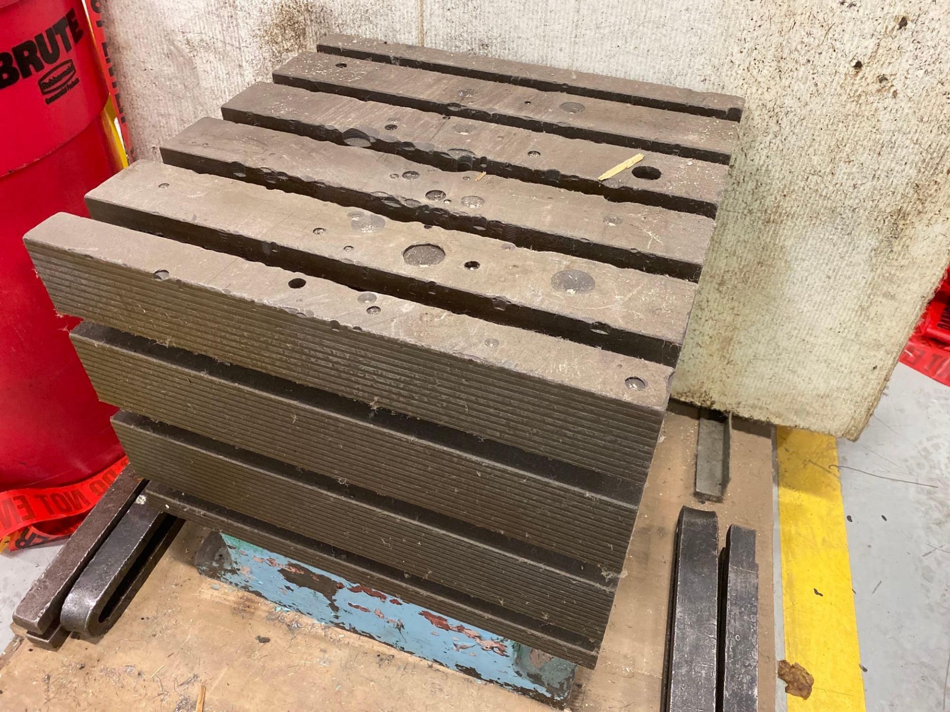 22in x 21-3/4in x 21-1/2in Cast Iron Box Table