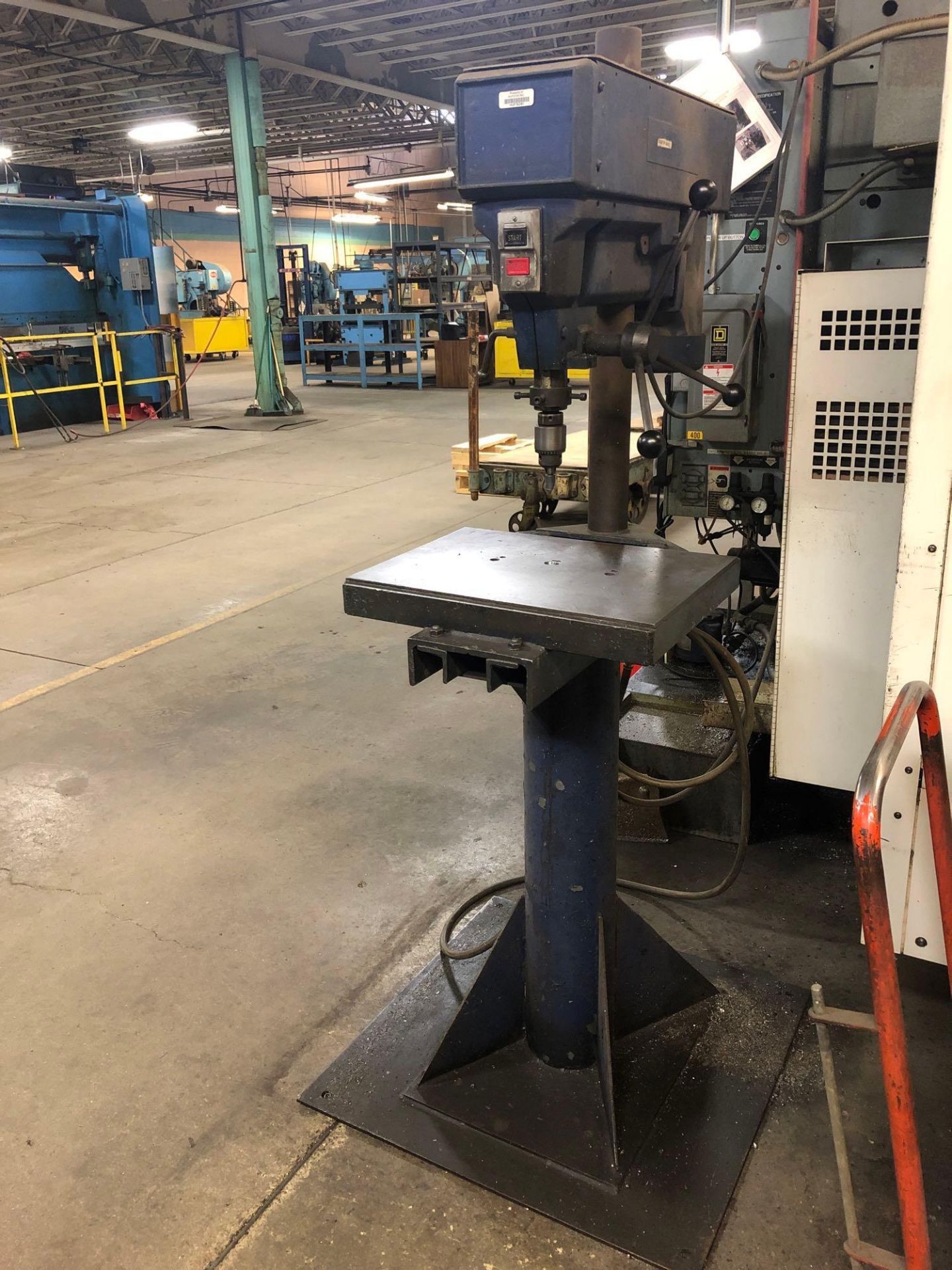 15" Drill Press Mounted on steel stand - Image 4 of 6