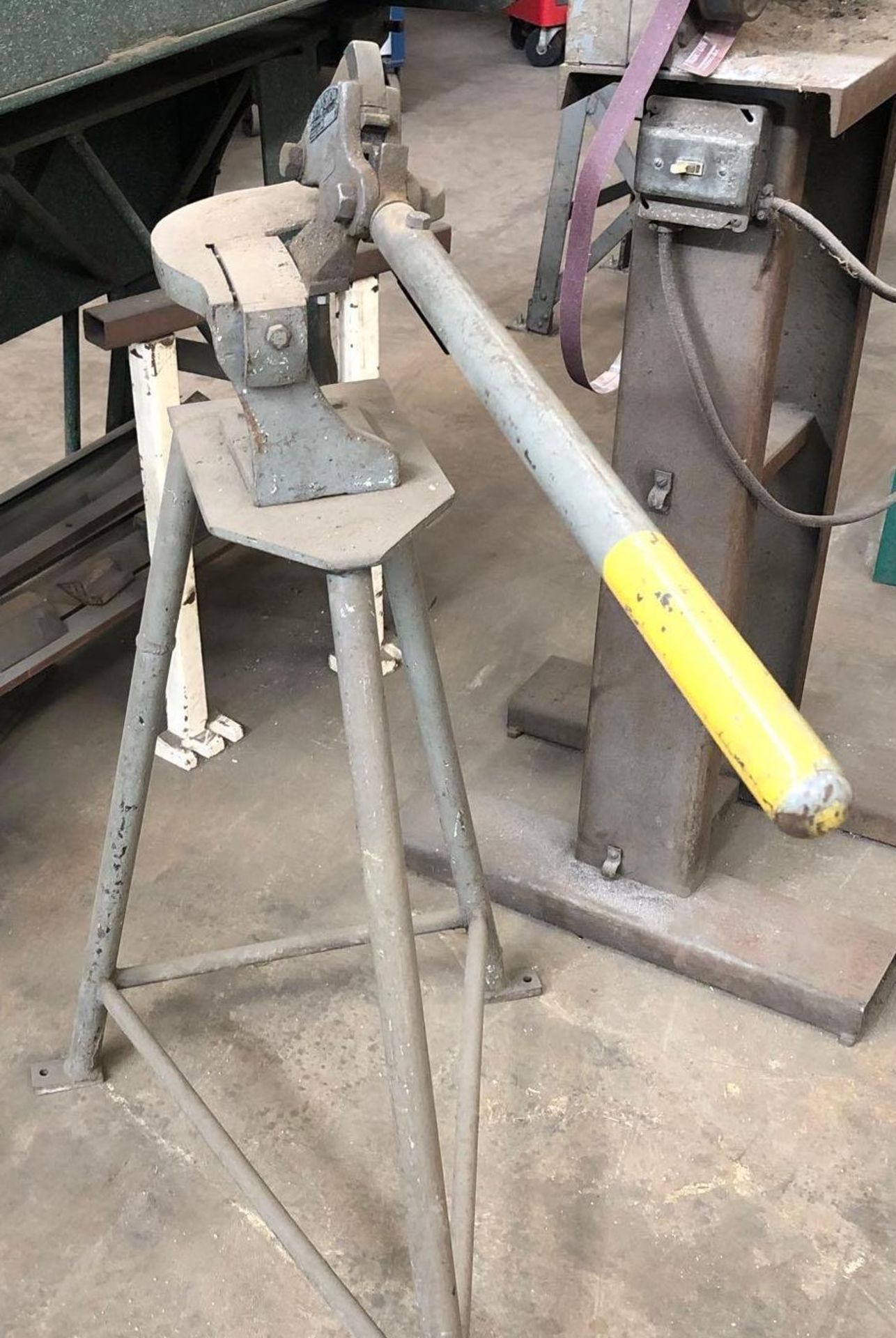 Beverly B2A Hand Shear Mounted on Stand