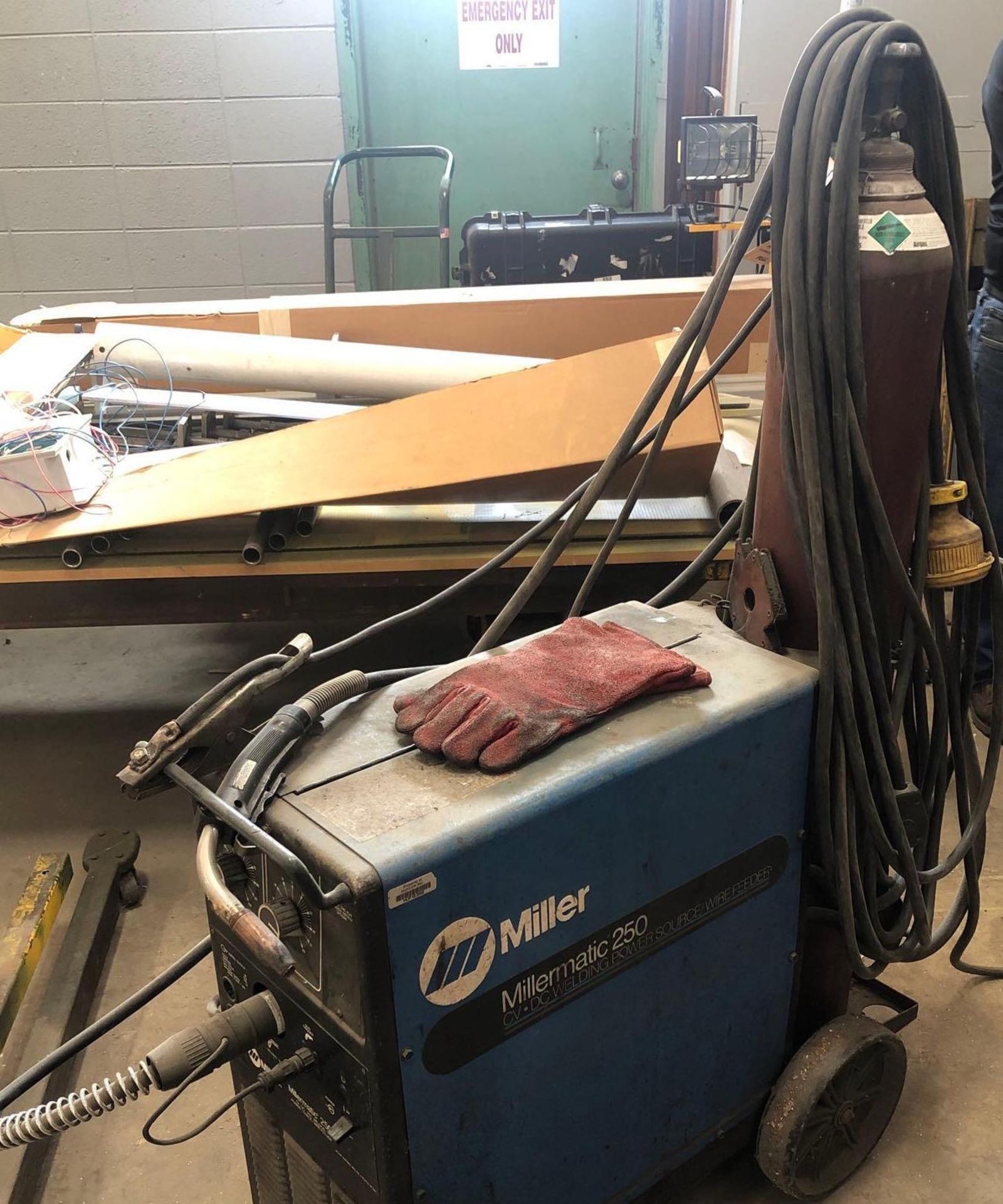 Miller Millermatic 250 Power Source for Wire Welder NO TANK INCLUDED