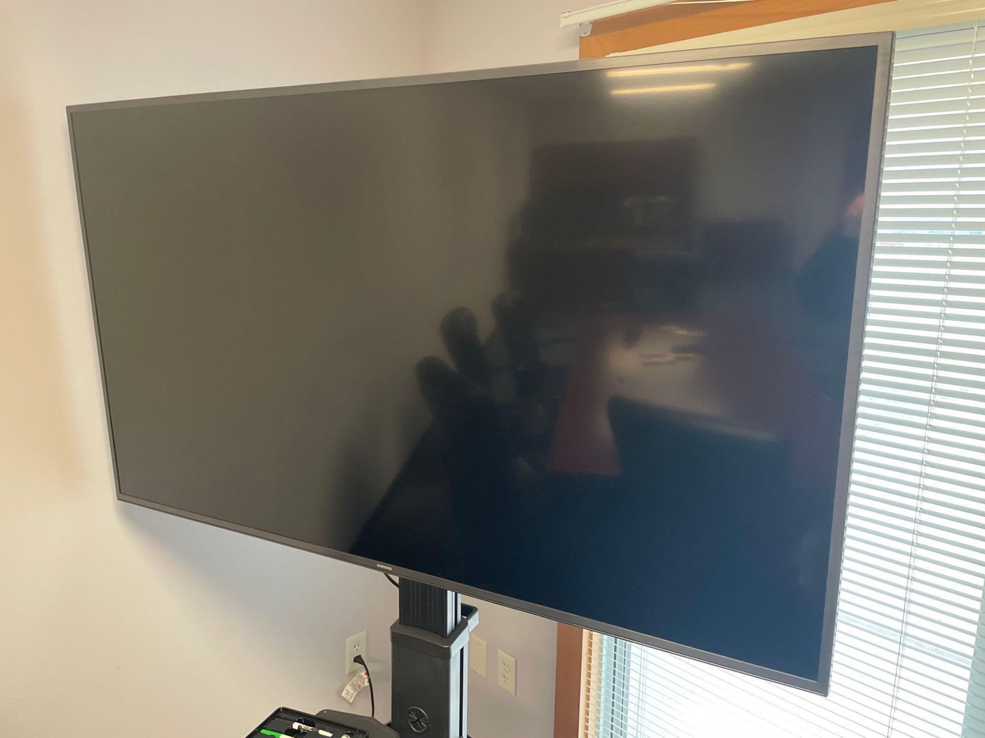 Samsung TV with Stand/Remote - Image 2 of 4