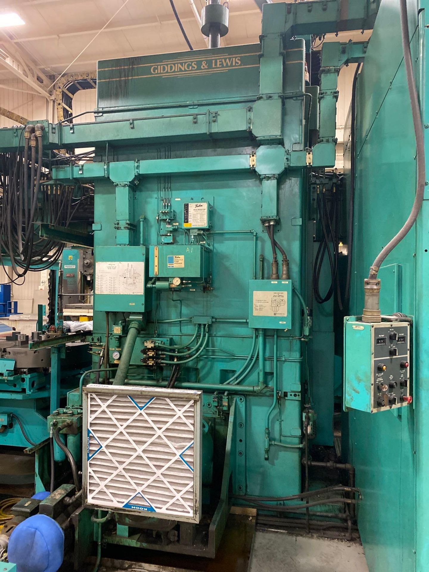 48in Giddings & Lewis 48VTC CNC VTL w/ 30 ATC, Cat 60 Taper, G&L 8000 Controller - Image 8 of 14