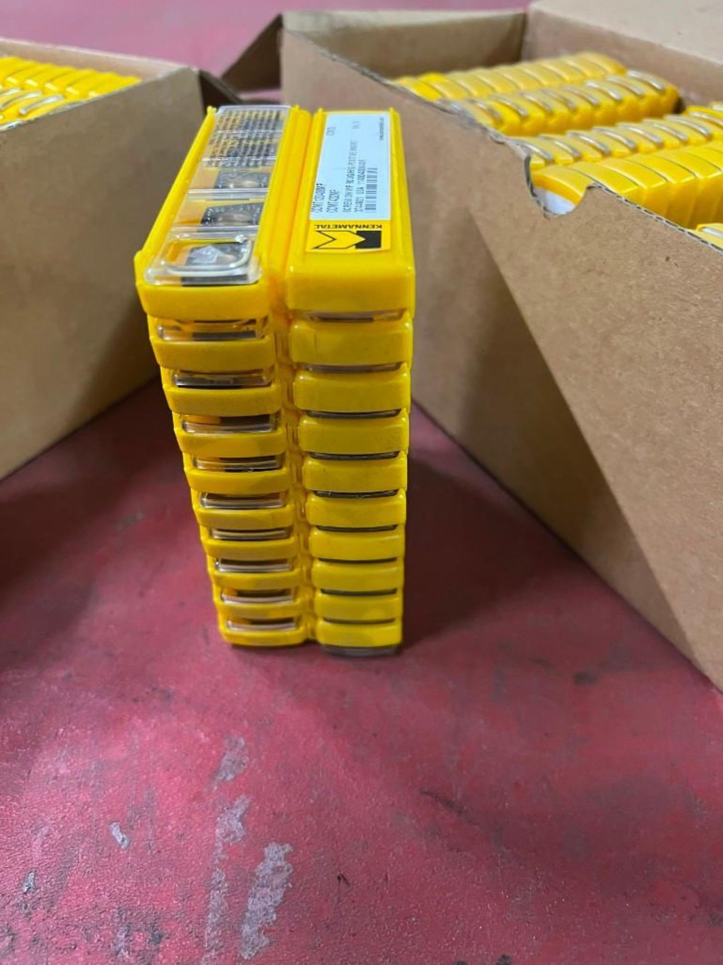 Lot of (1100) Kennametal CCMT120408MP Carbide Inserts - Image 3 of 5