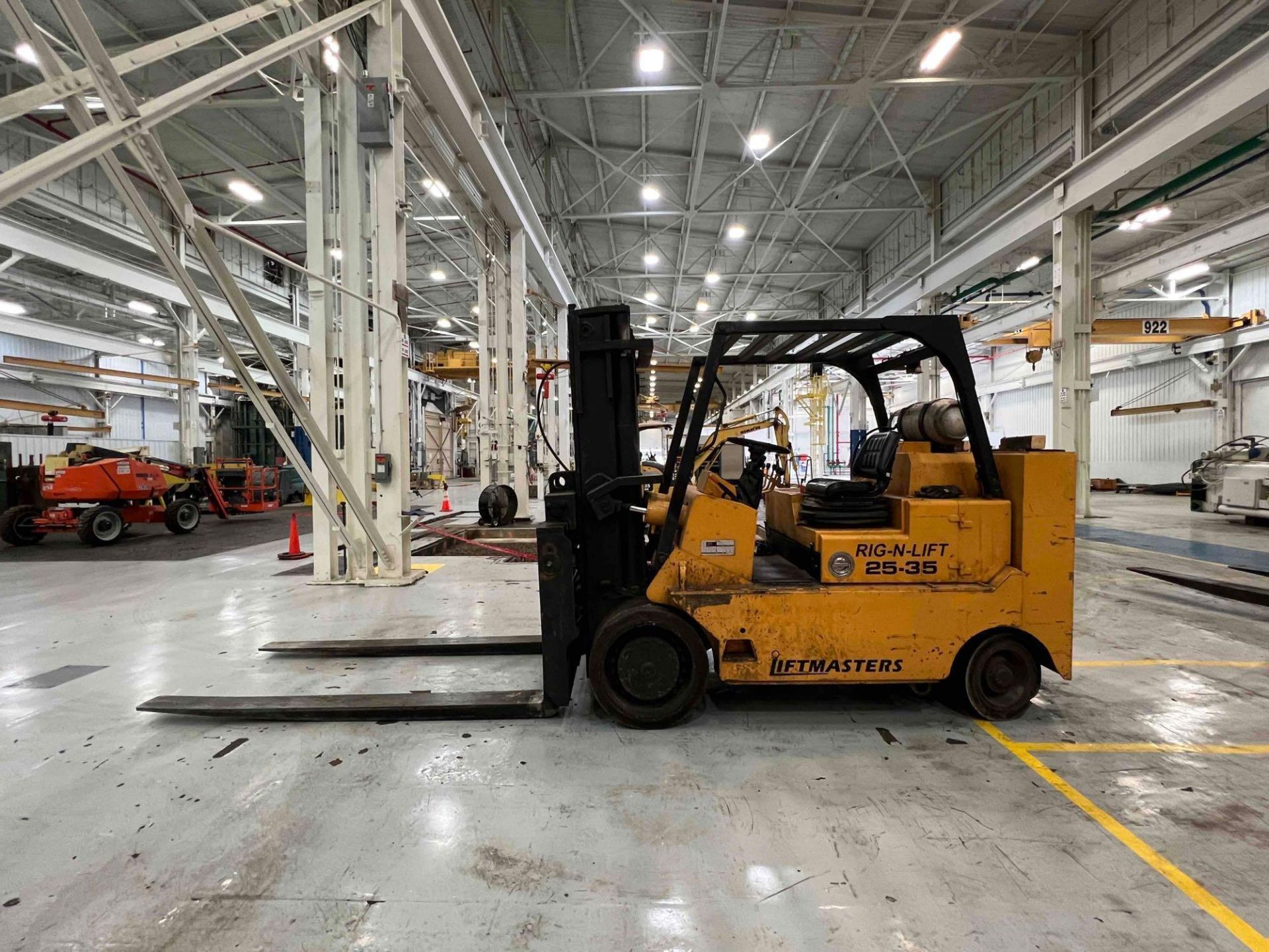 *NEW 2009* Royal 25/35 Rig-N-Lift Forklift - Image 2 of 14