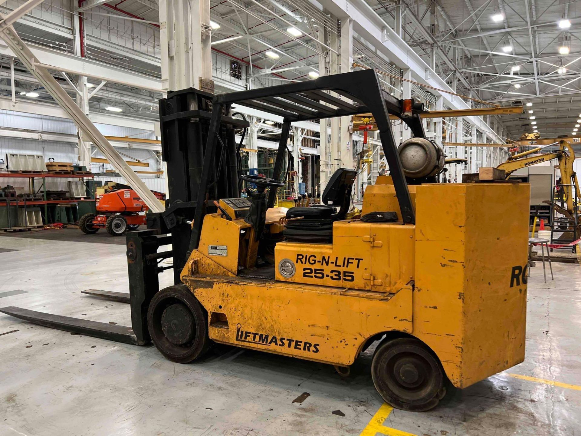 *NEW 2009* Royal 25/35 Rig-N-Lift Forklift