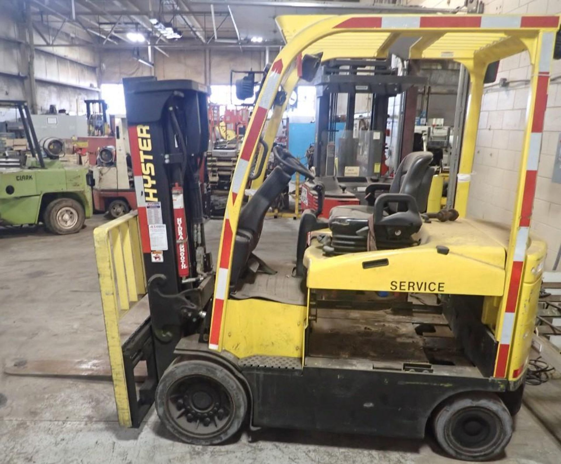 *NEW 2014* 8,000 Lb Hyster Electric Foklift *LOW HOURS* - Image 2 of 11