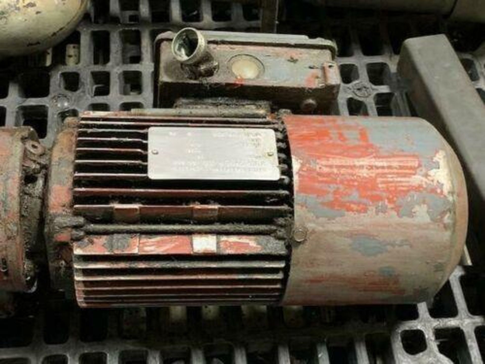 Sew-Eurodrive #S47DT80N4BMG1HR Motor / Gearbox, 44.22:1 Ratio, 38 RPM, 220V - Image 3 of 4