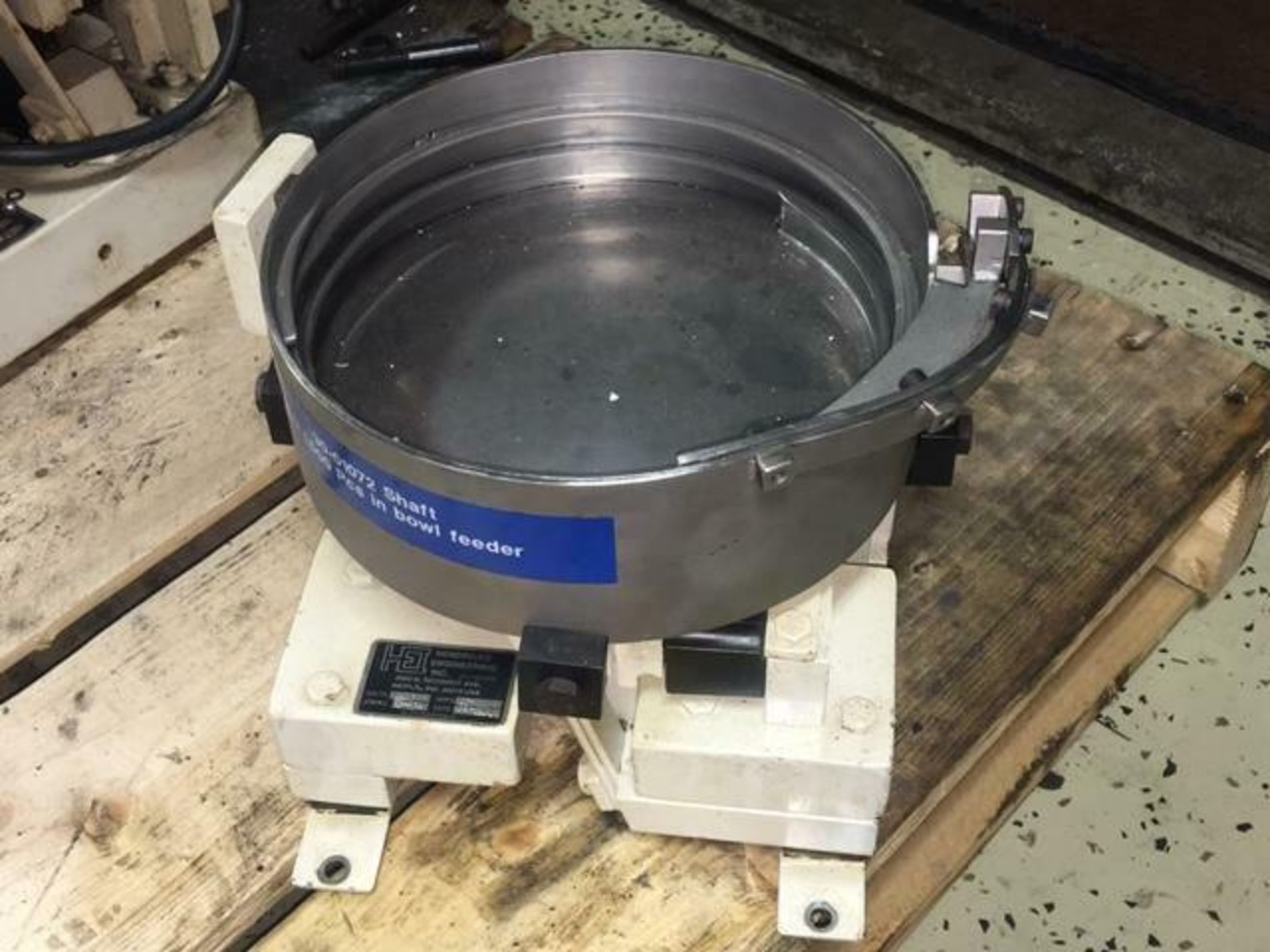 Hendricks Engr. Feeding System 8" Bowl Feeder, 110V, 1 Ph, NO CONTROLLER