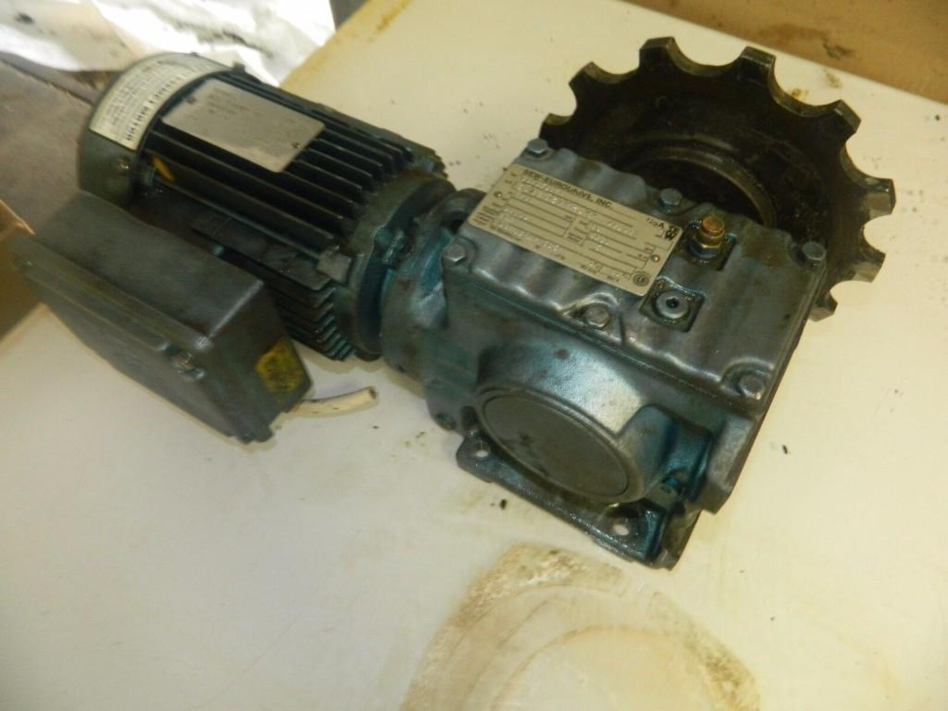 Sew-Eurodrive Motor, DFT80K4, 0.75 HP, Reduction Unit, S57DT80K4, Output: 18 RPM