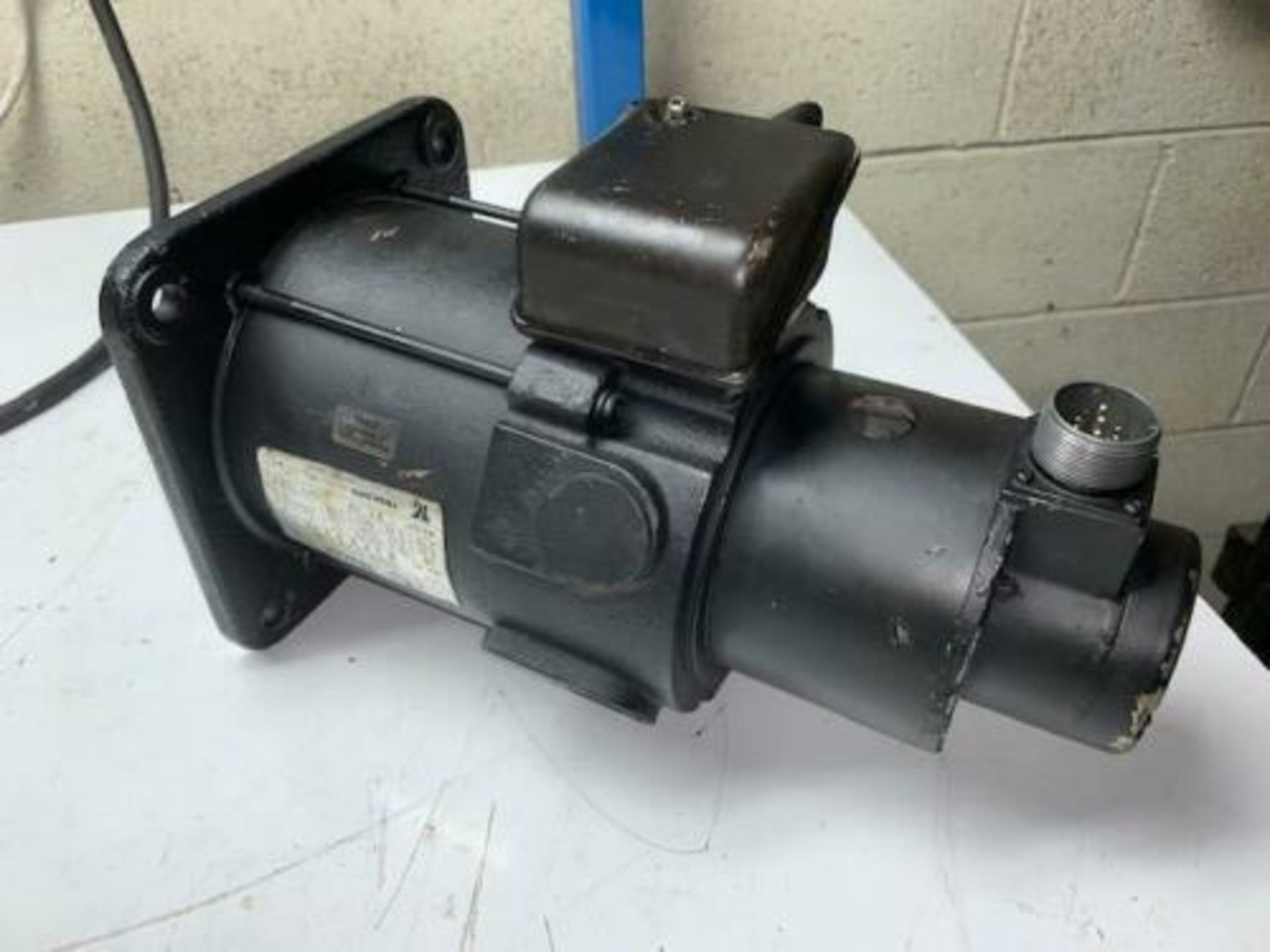 Yaskawa Servo Cup Motor UGCMEM-08-MC58 TFUE-05ZC7 - Image 2 of 6