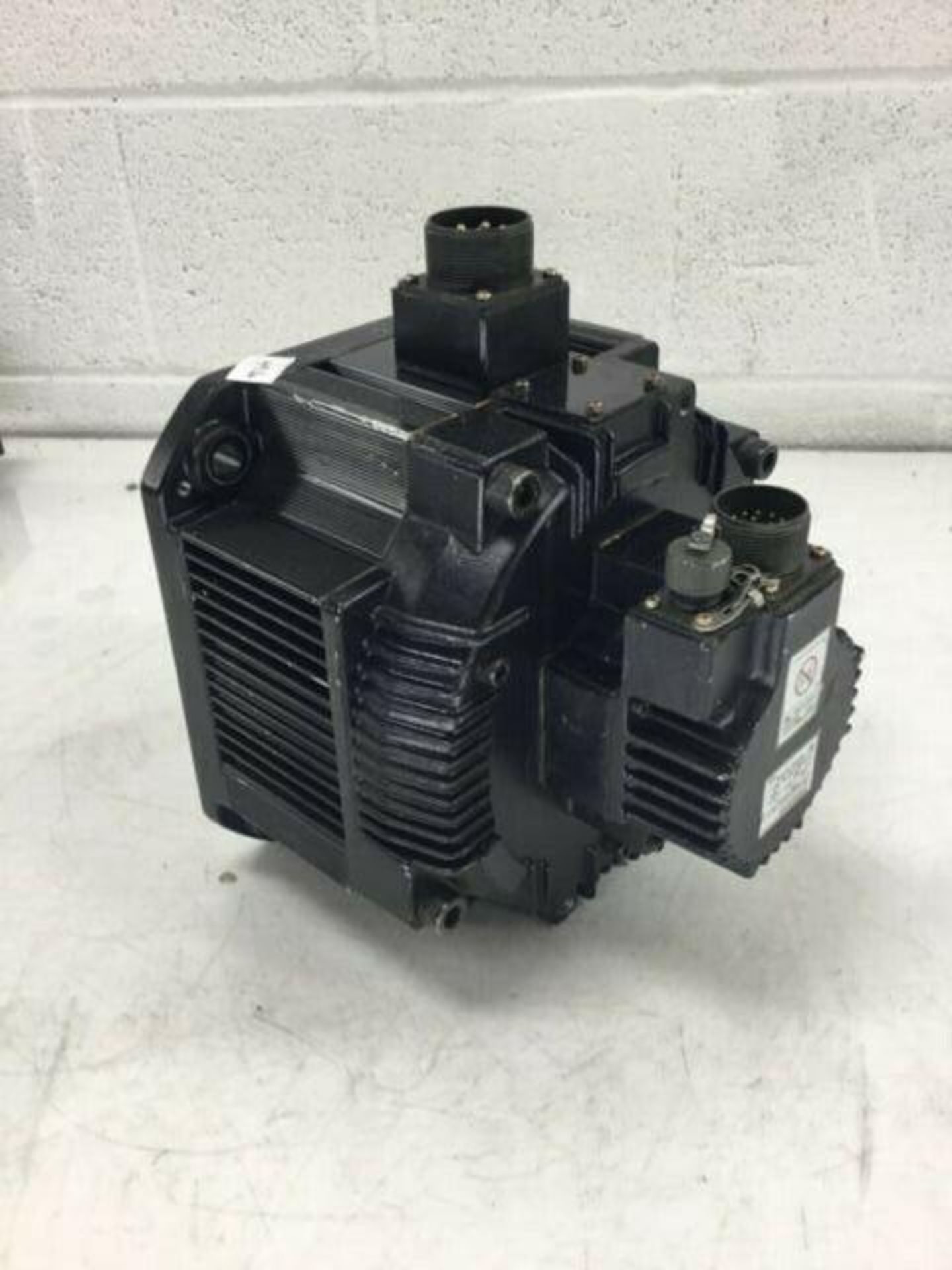 Yaskawa #SGMDH-22A2A-YR11 Servo Motor