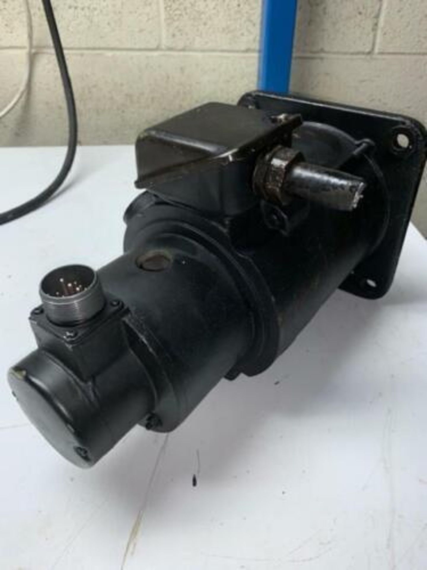 Yaskawa Servo Cup Motor UGCMEM-08-MC58 TFUE-05ZC7 - Image 3 of 6