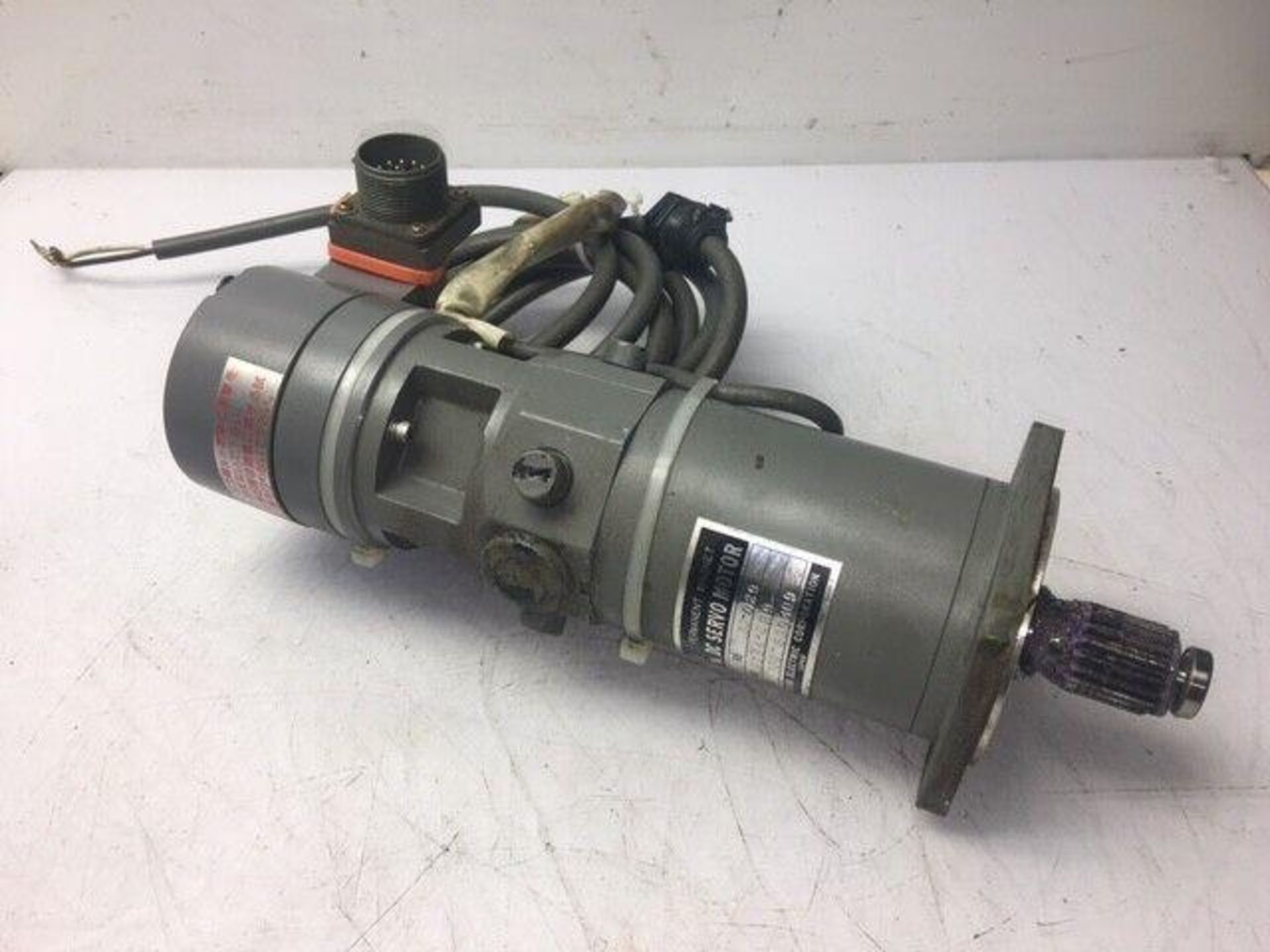 Lot of (2) Mitsubishi DC Servo Motors, #HD-30-029, w/ Sanyo G1811-097-6 Generator Encoders - Image 2 of 5