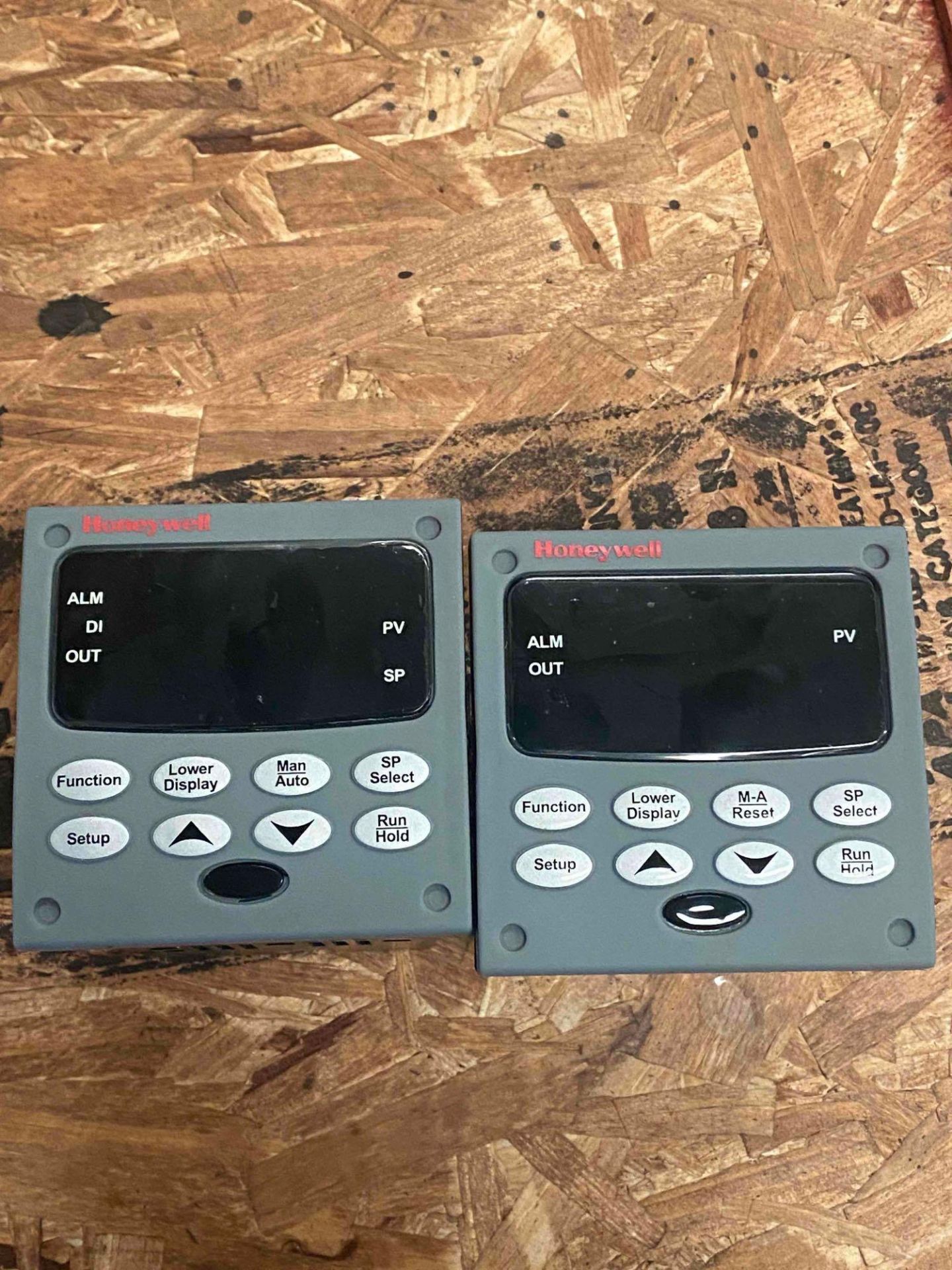 LOT OF (2) ASSORTED Honeywell Universal Digital Control - Image 2 of 4