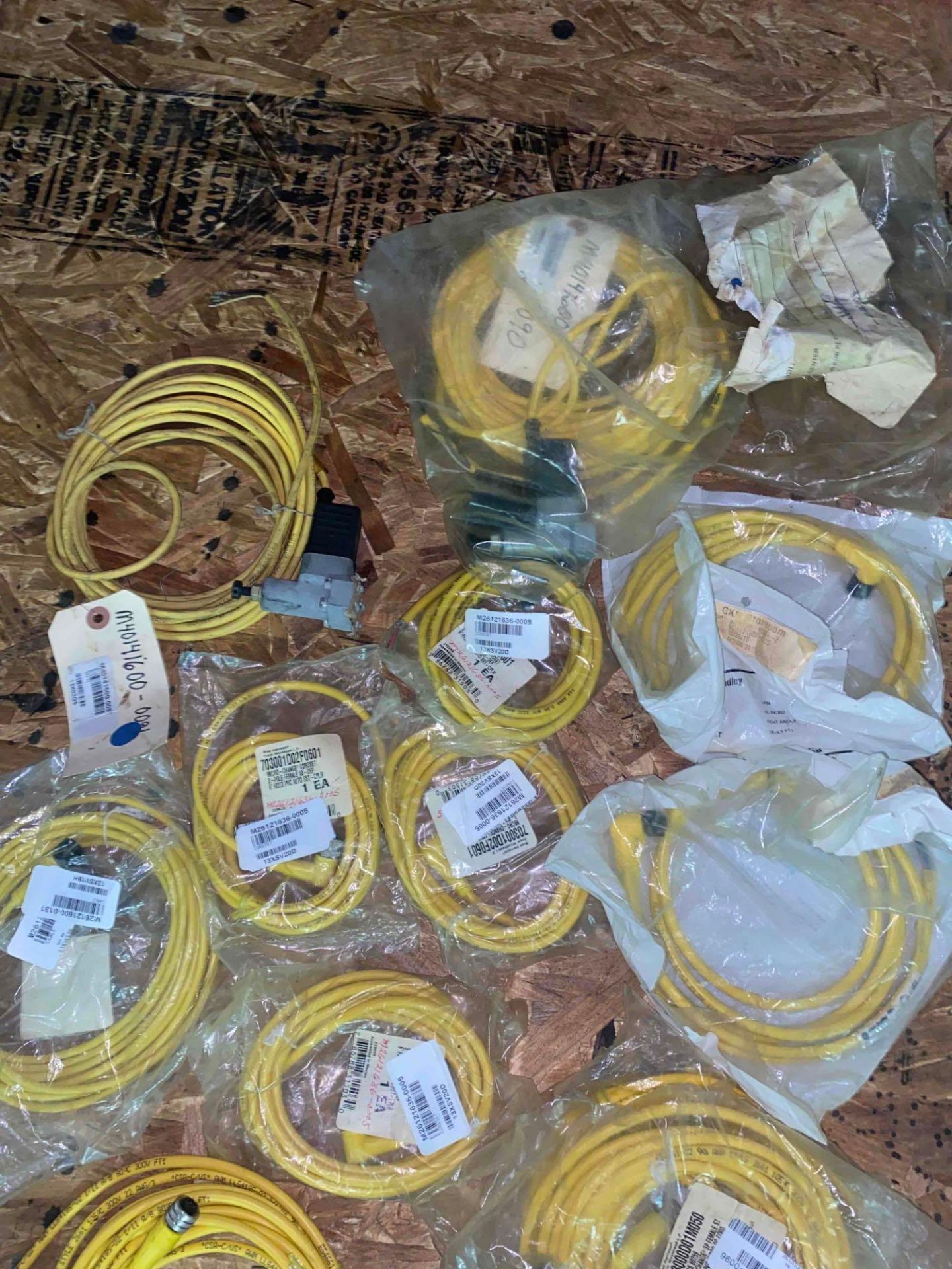 LOT OF ASSORTED BALLUFF CABLES - Image 3 of 3