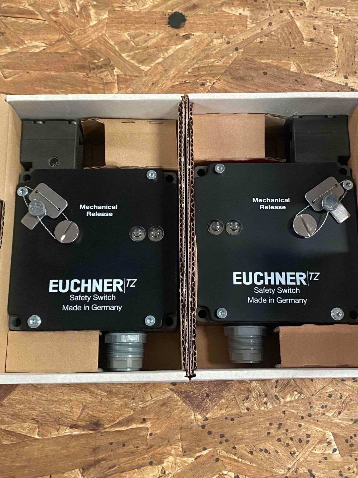 LOT OF (2) ASSORTED EUCHNER SAFETY SWITCHES
