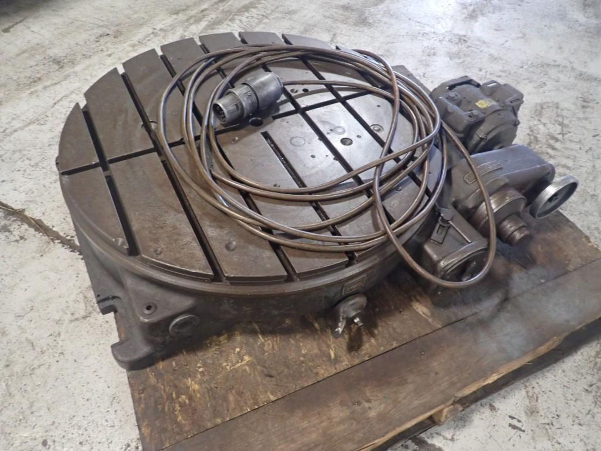 30" Pratt & Whitney Rotary Table