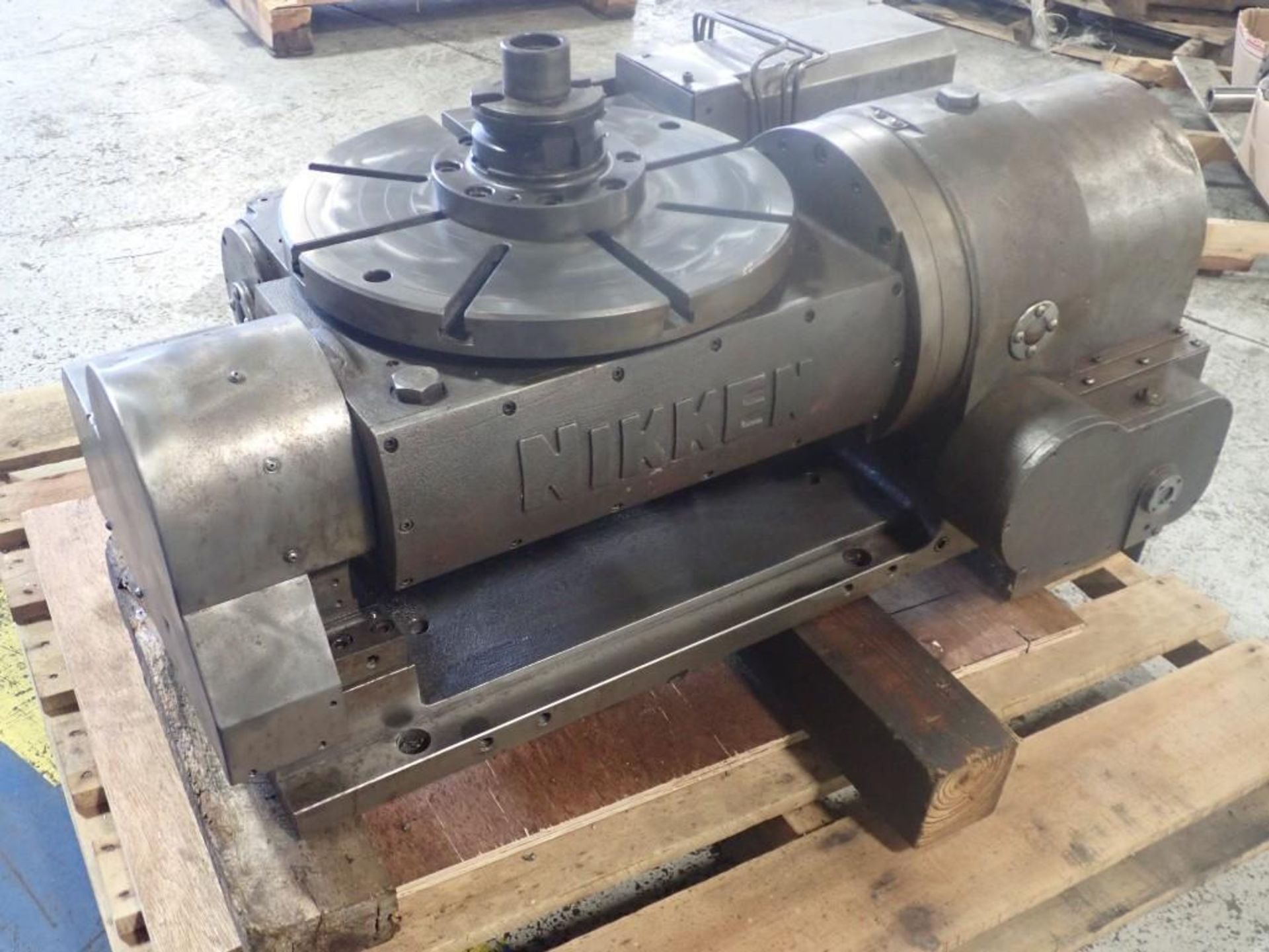 Nikken 5 Axis Trunion Table