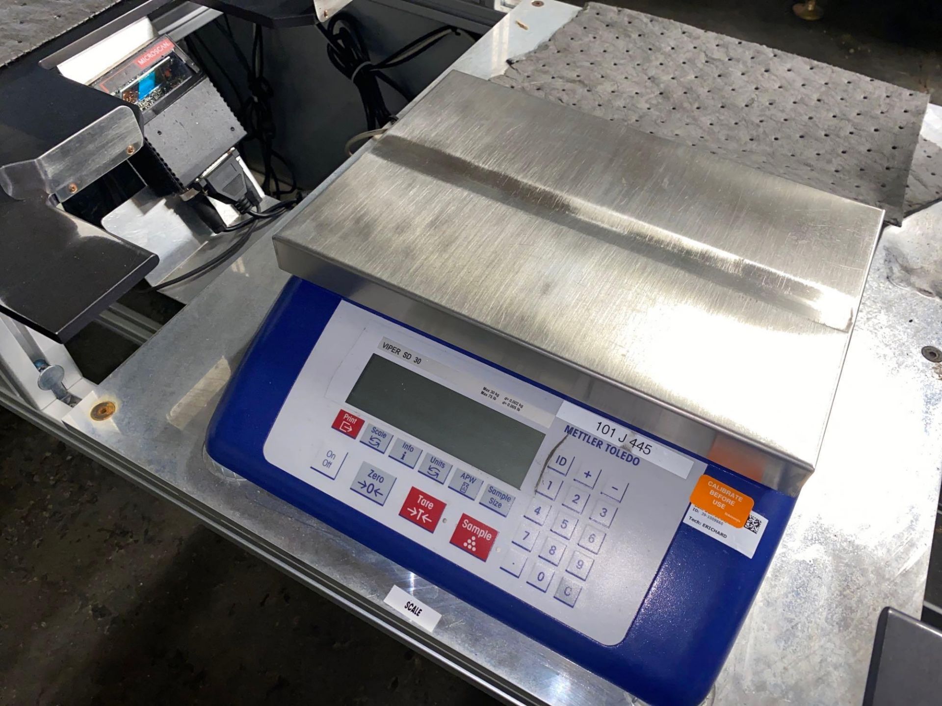 Packaging Table w/ 75lb Mettler Toledo Scale & Computer - Image 3 of 5