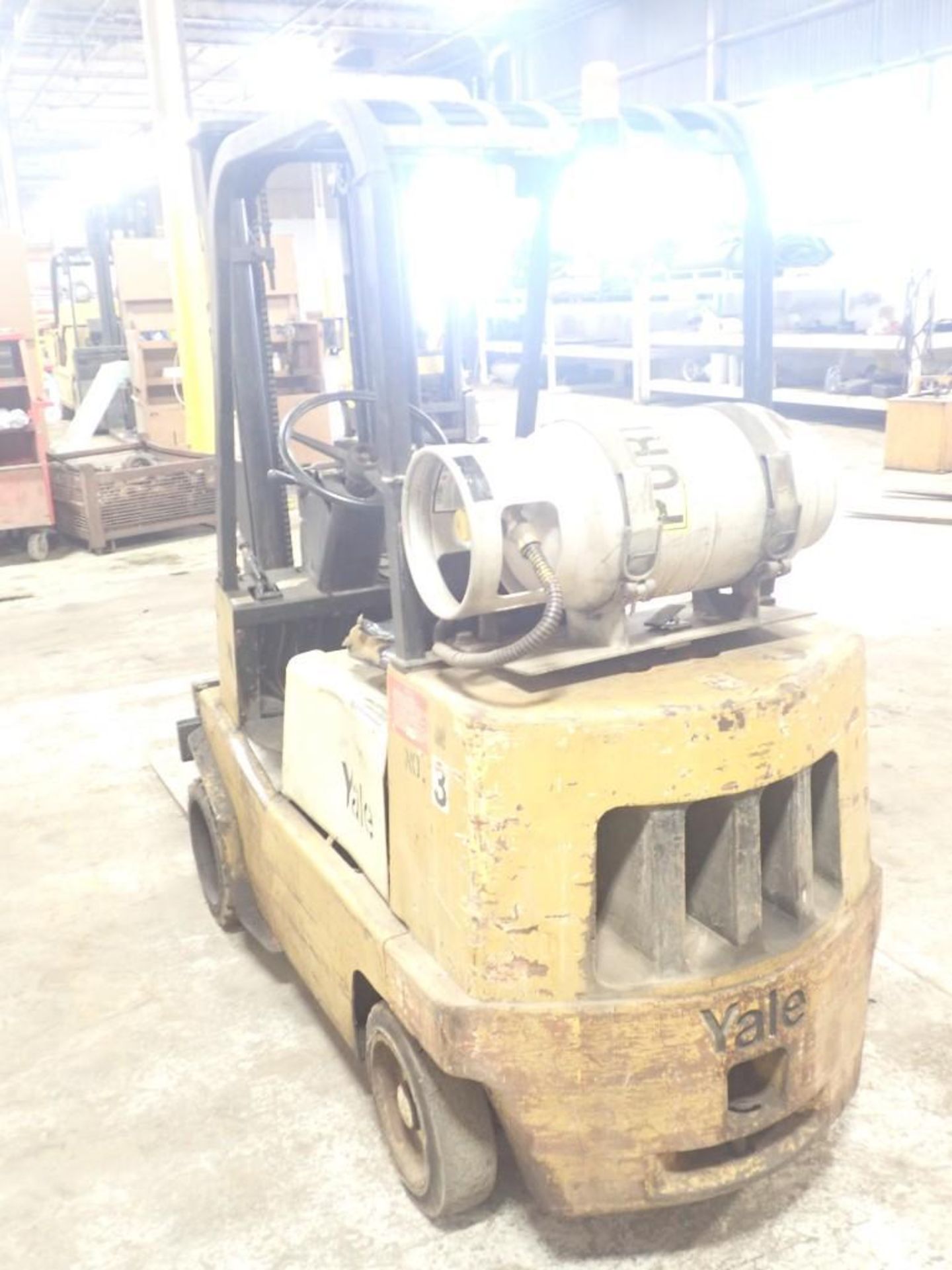 4,000 Lb Yale LP Forklift - Image 5 of 10