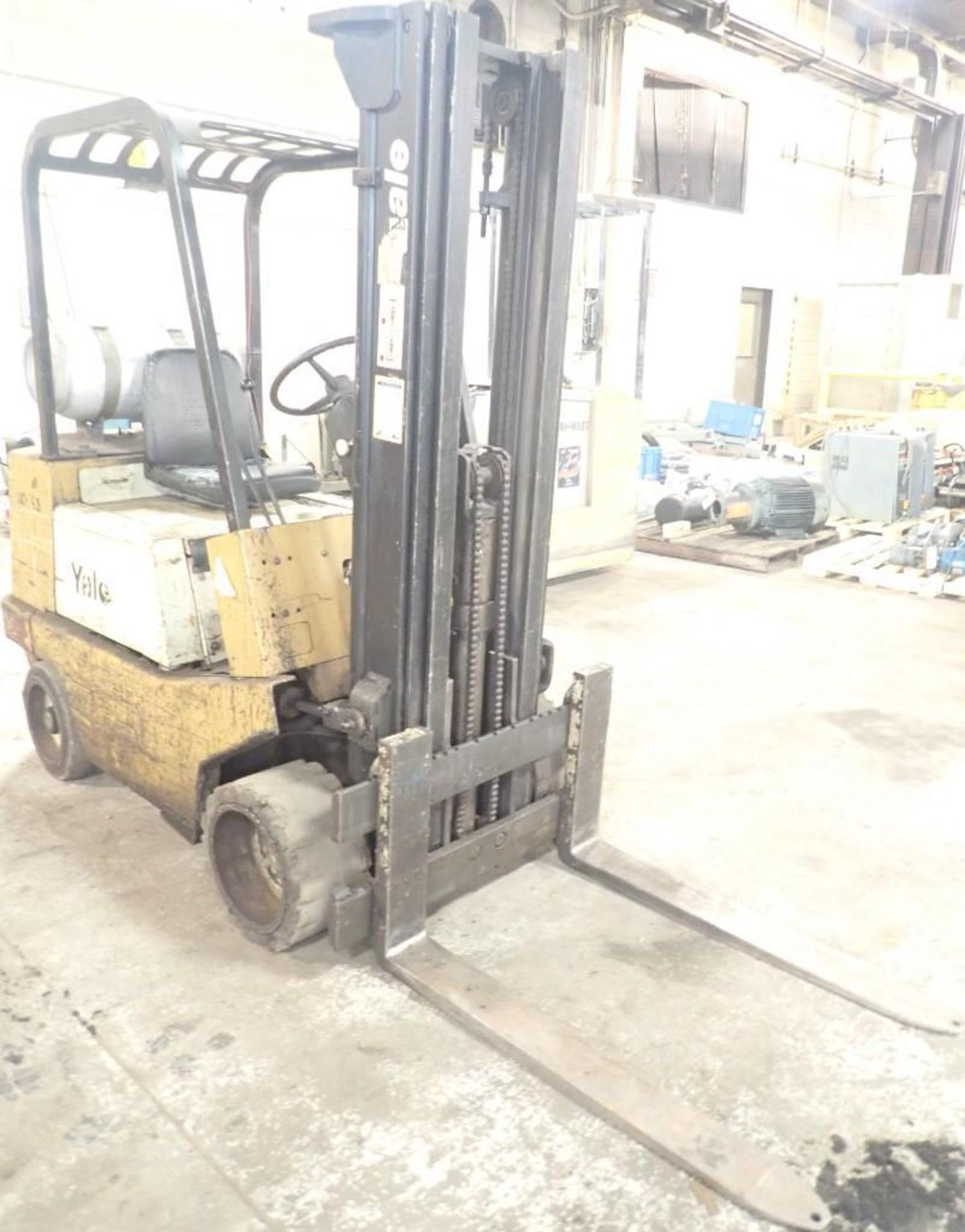 4,000 Lb Yale LP Forklift - Image 2 of 10