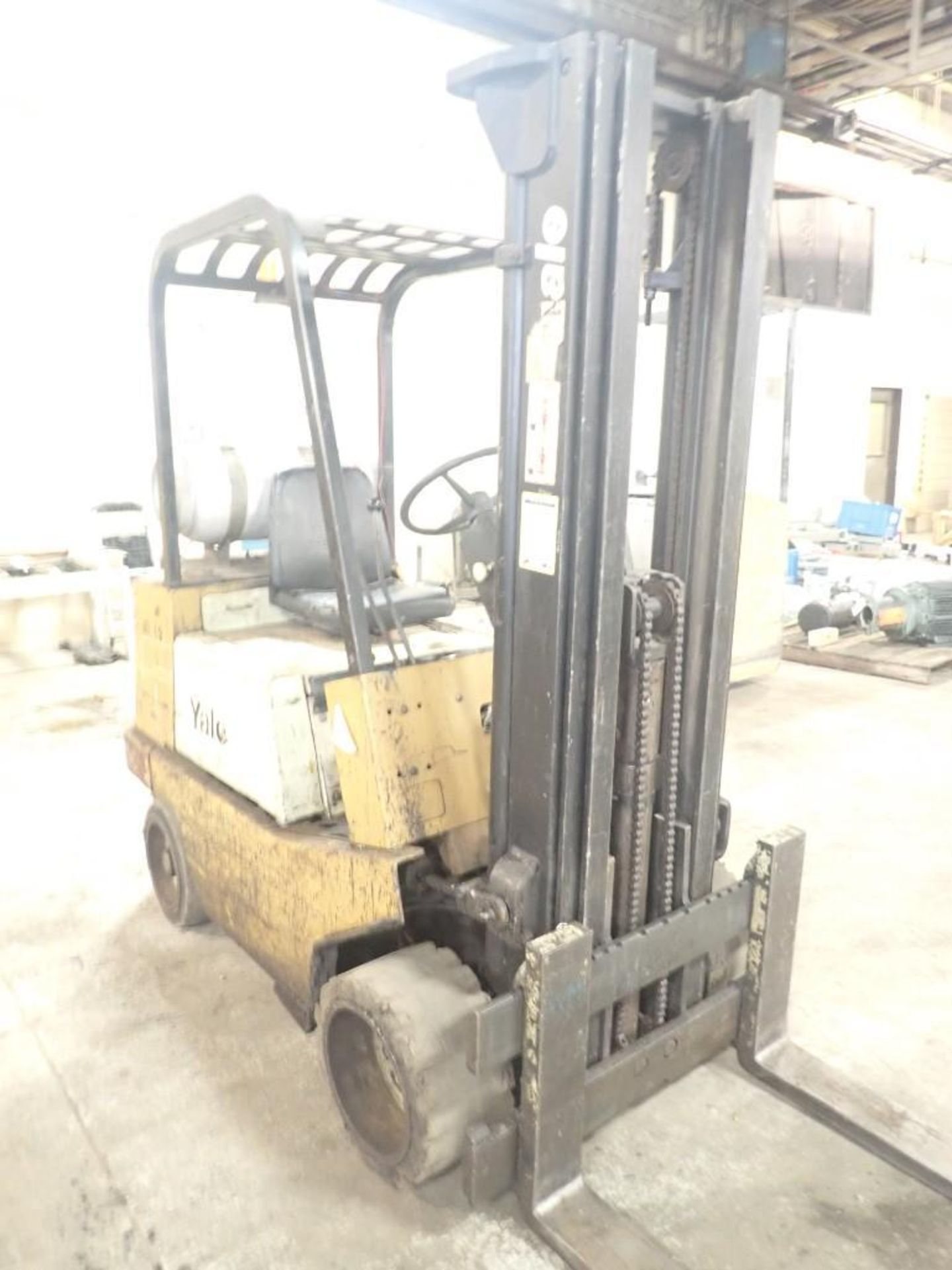 4,000 Lb Yale LP Forklift - Image 4 of 10