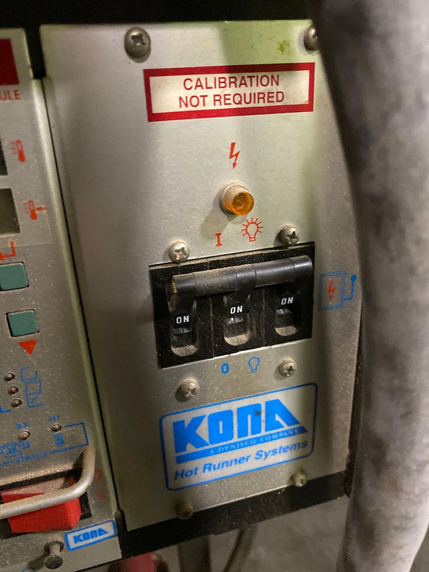 Kona Hot Runner System w/ AIM15 Zone Control Module - Bild 5 aus 7